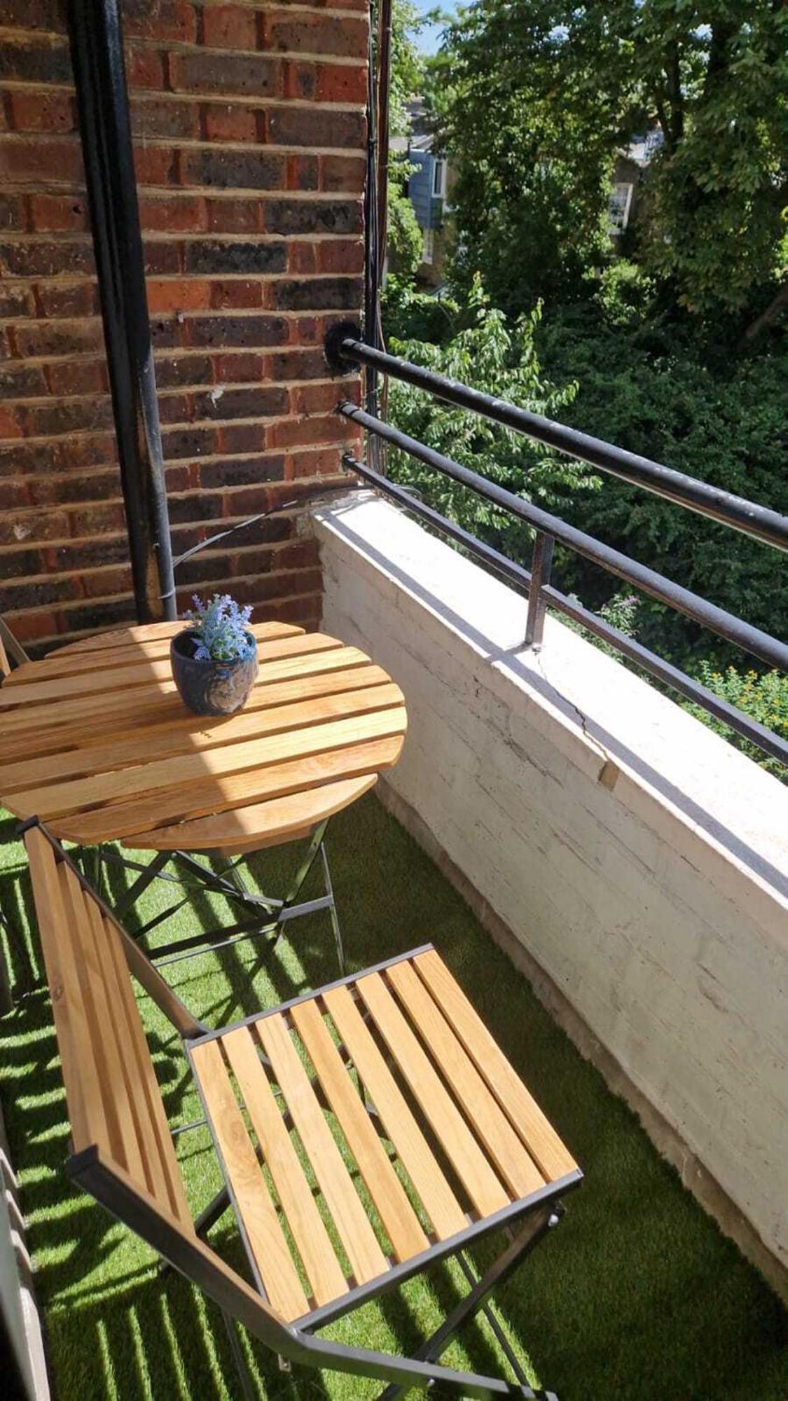 Charming 2-bedroom Flat With Private Balcony Near Islington Station, Canonbury Londen