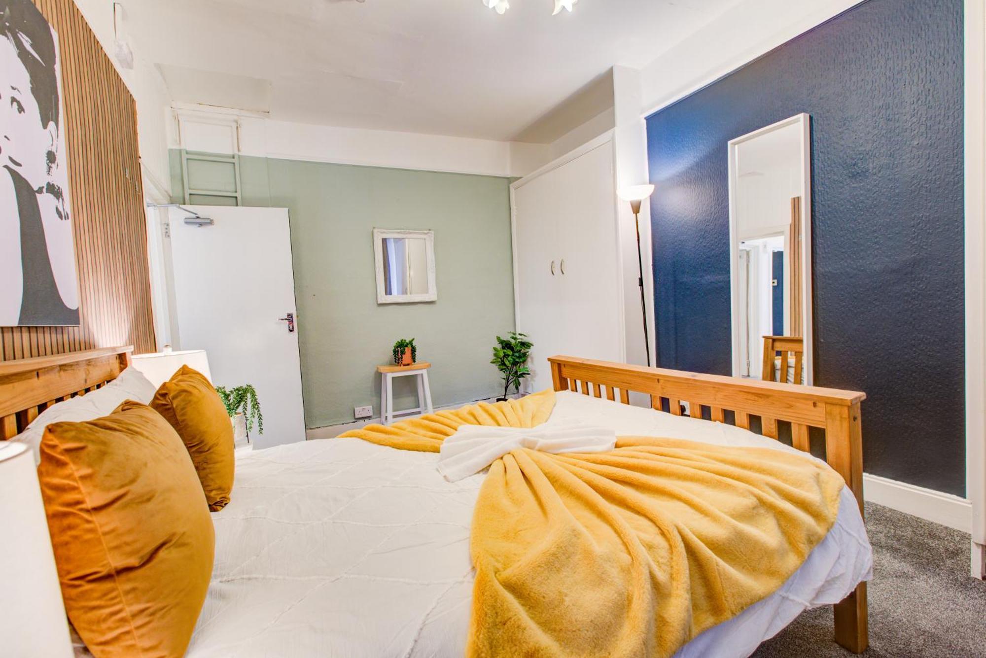 2 Bedroom And Living Edgware Road, Central * London