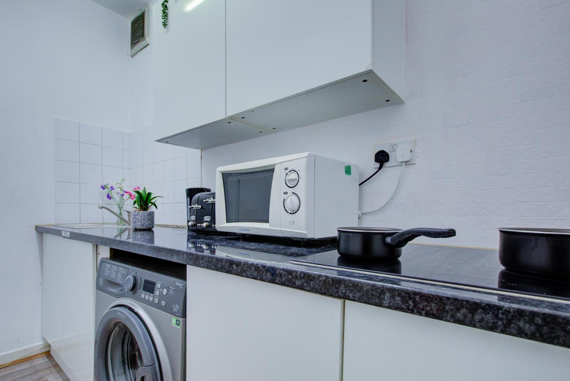 2 Bedroom And Living Edgware Road, Central