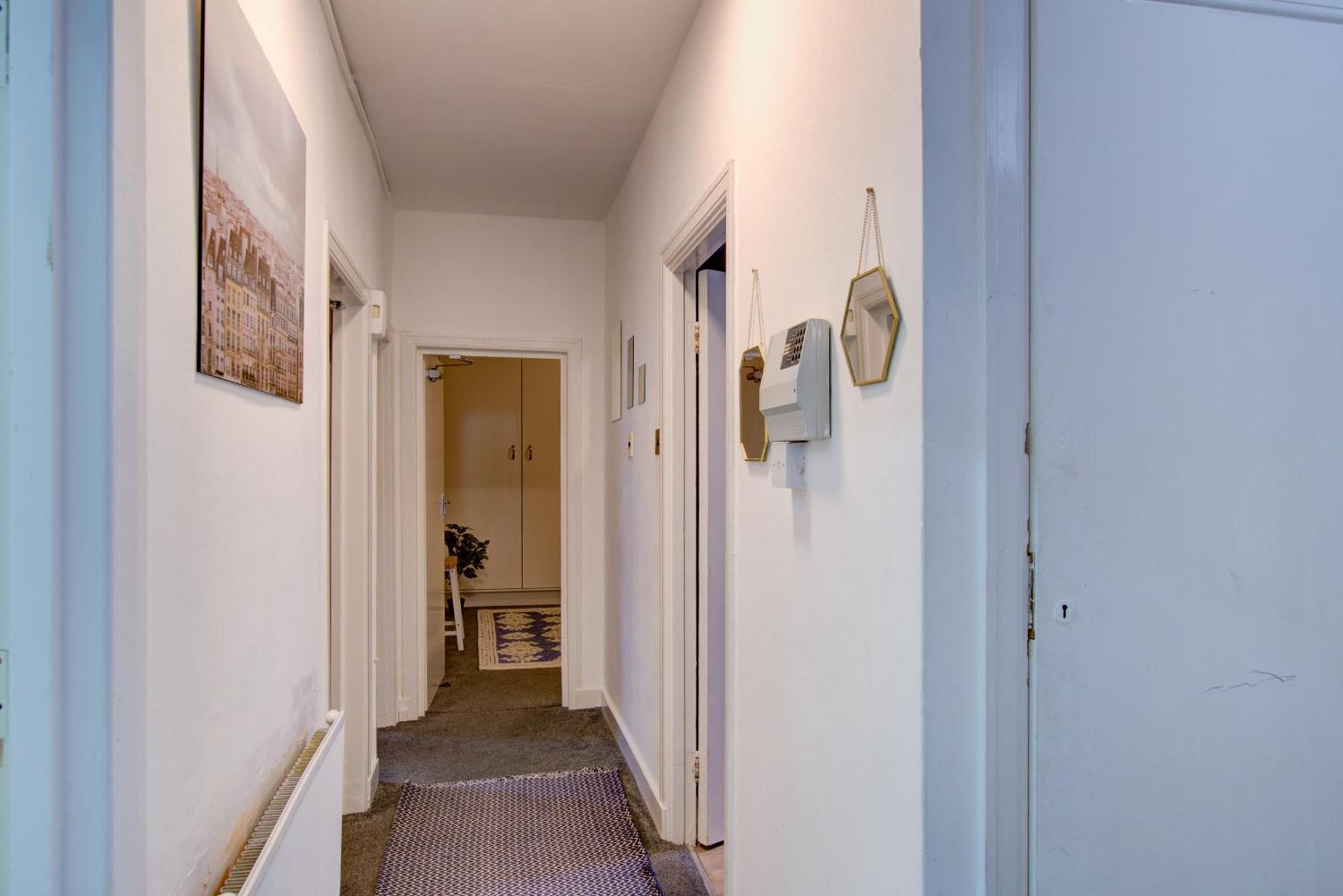 2 Bedroom And Living Edgware Road, Central Apartment *
