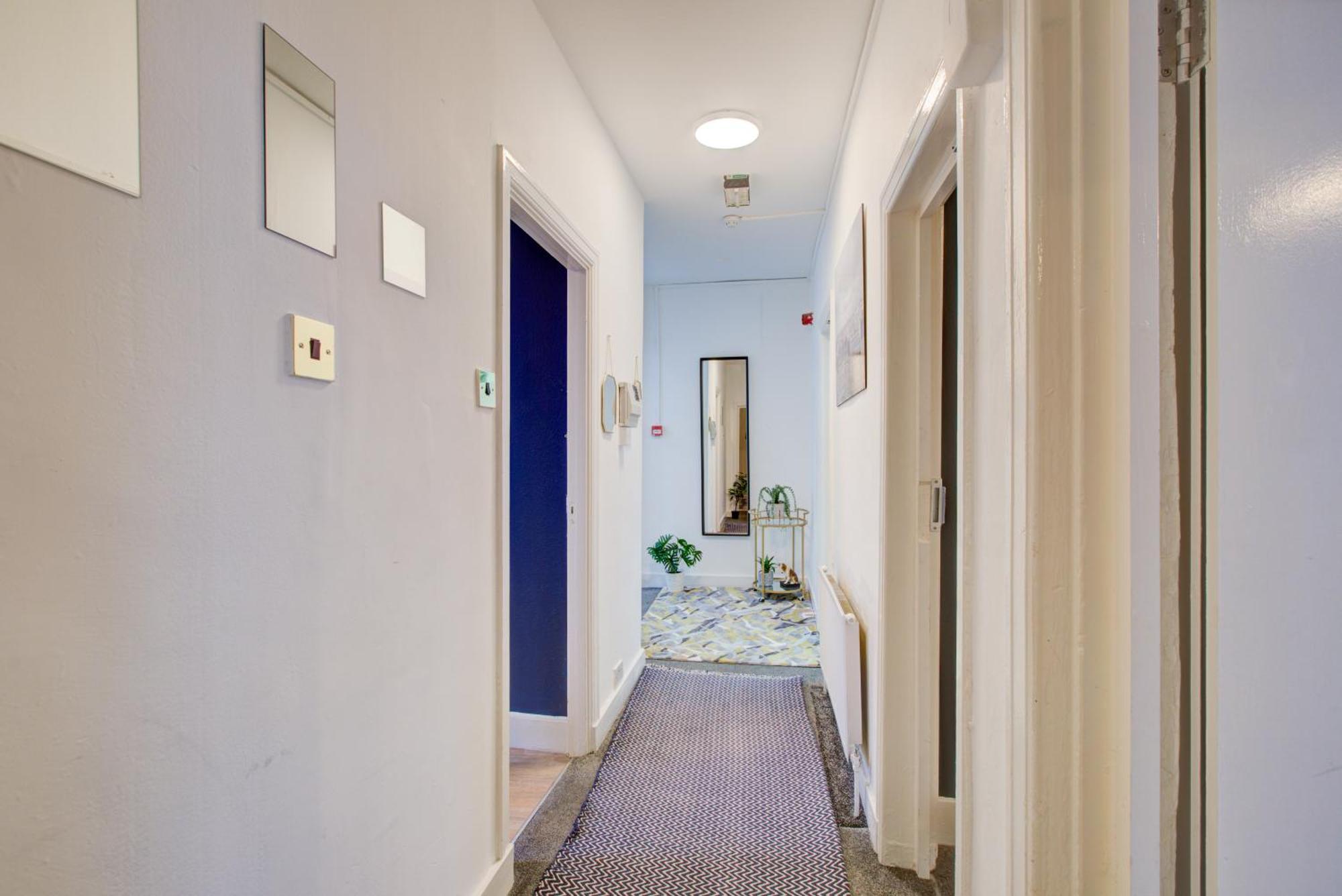2 Bedroom And Living Edgware Road, Central Apartment *
