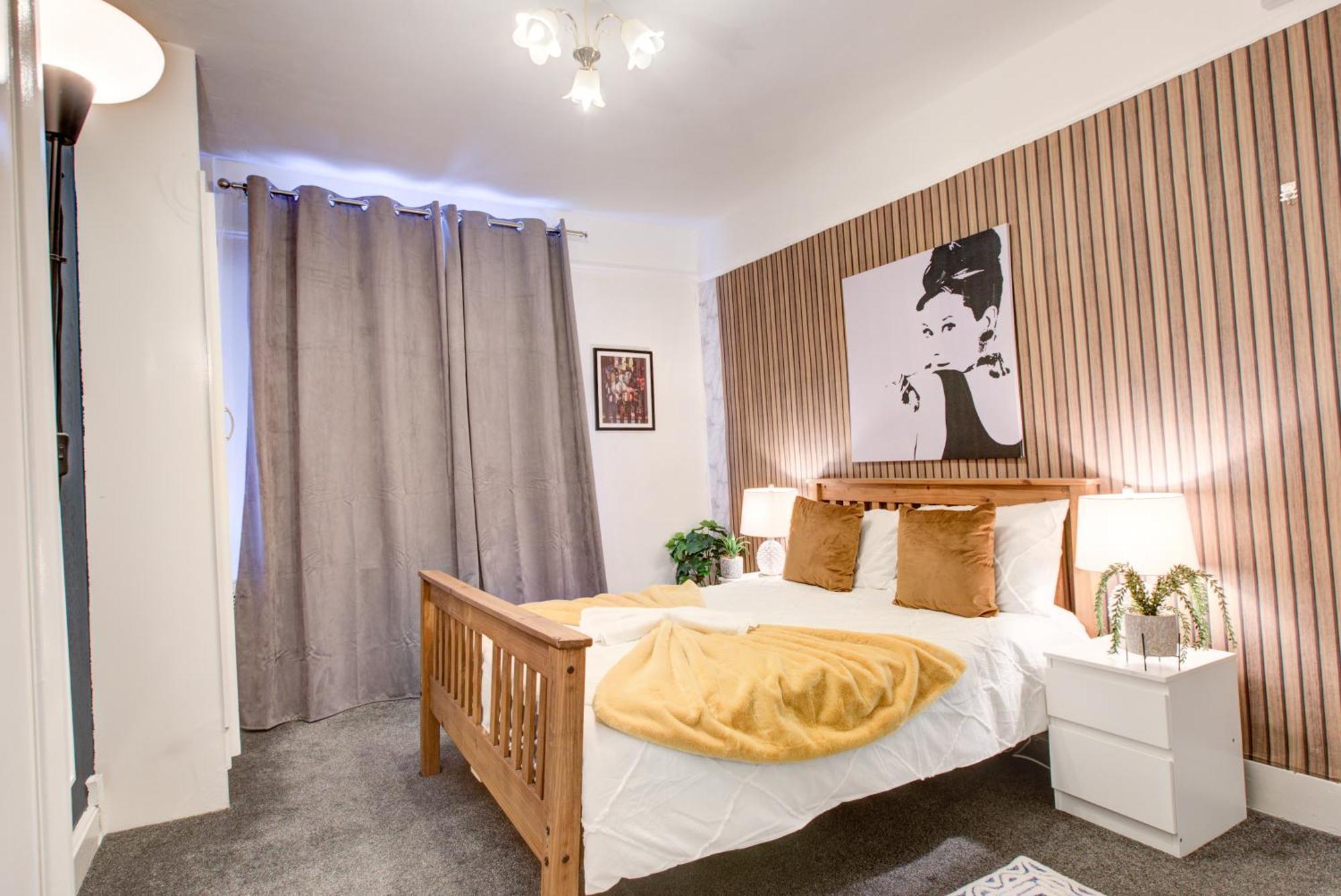 2 Bedroom And Living Edgware Road, Central Apartment *