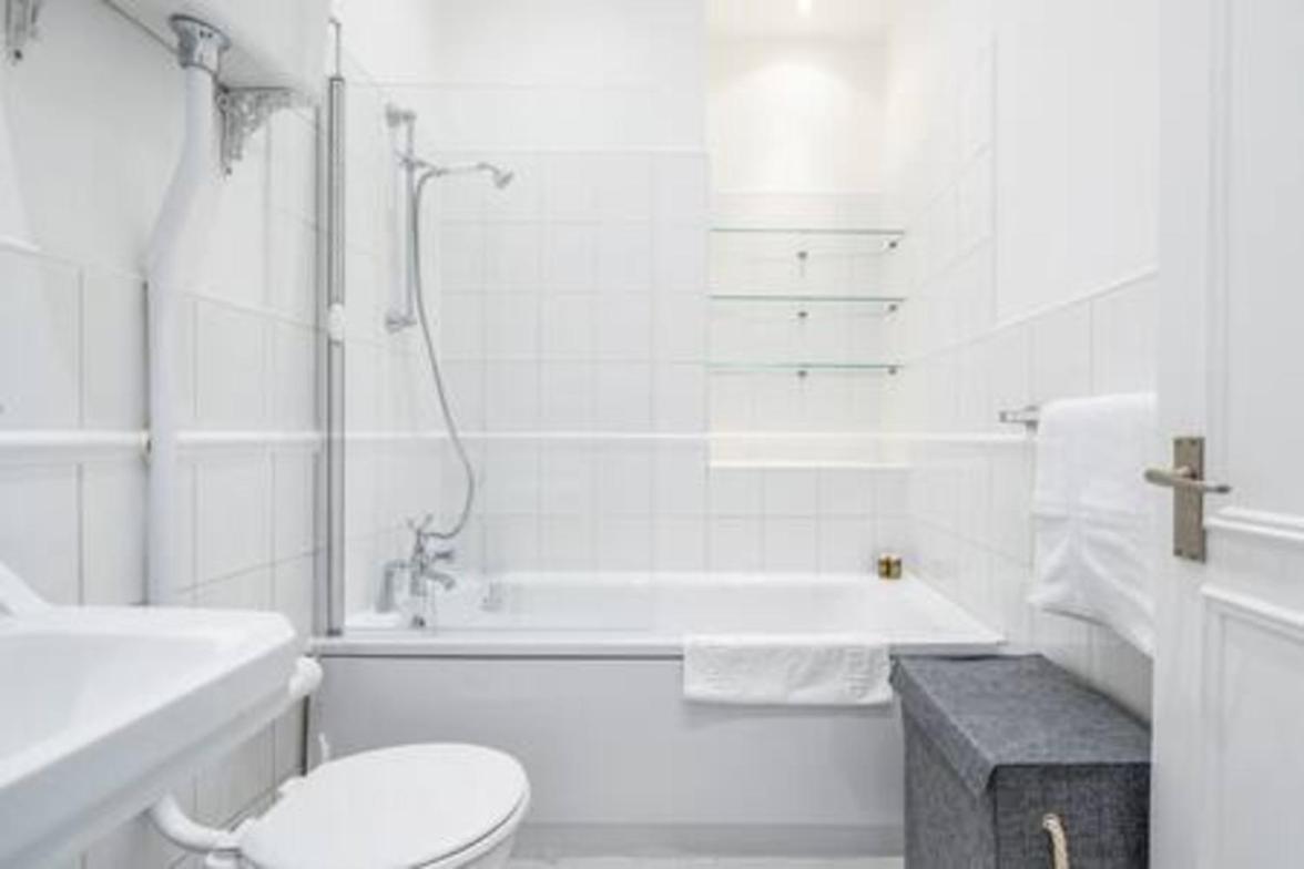 Unbeatable Location In Camden-spacious Flat Apartment London
