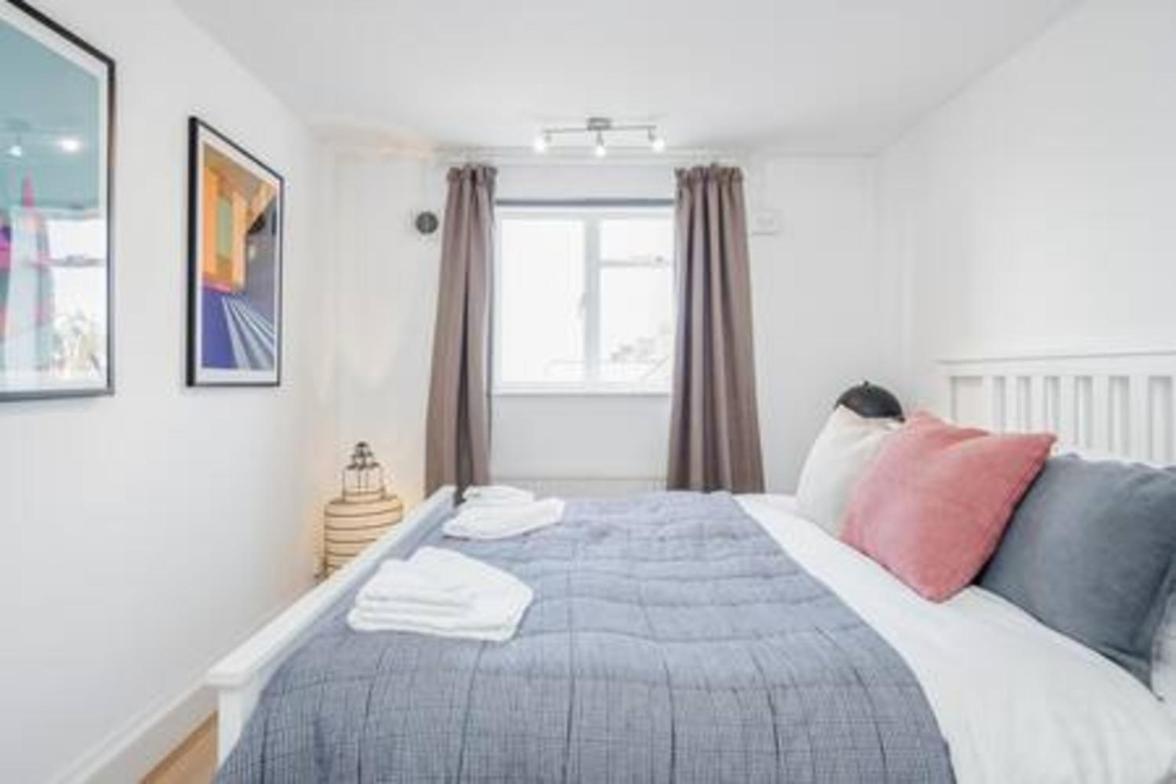 Spacious 2bed In Location Holland Park-n Hill Apartment London