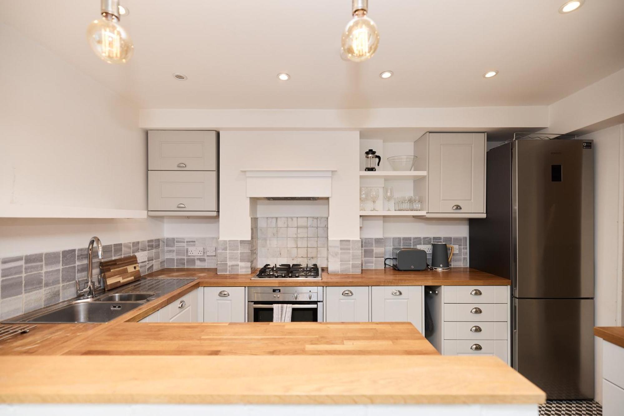 The Fulham Hideout - Modish 2bdr Flat With Patio Apartment London