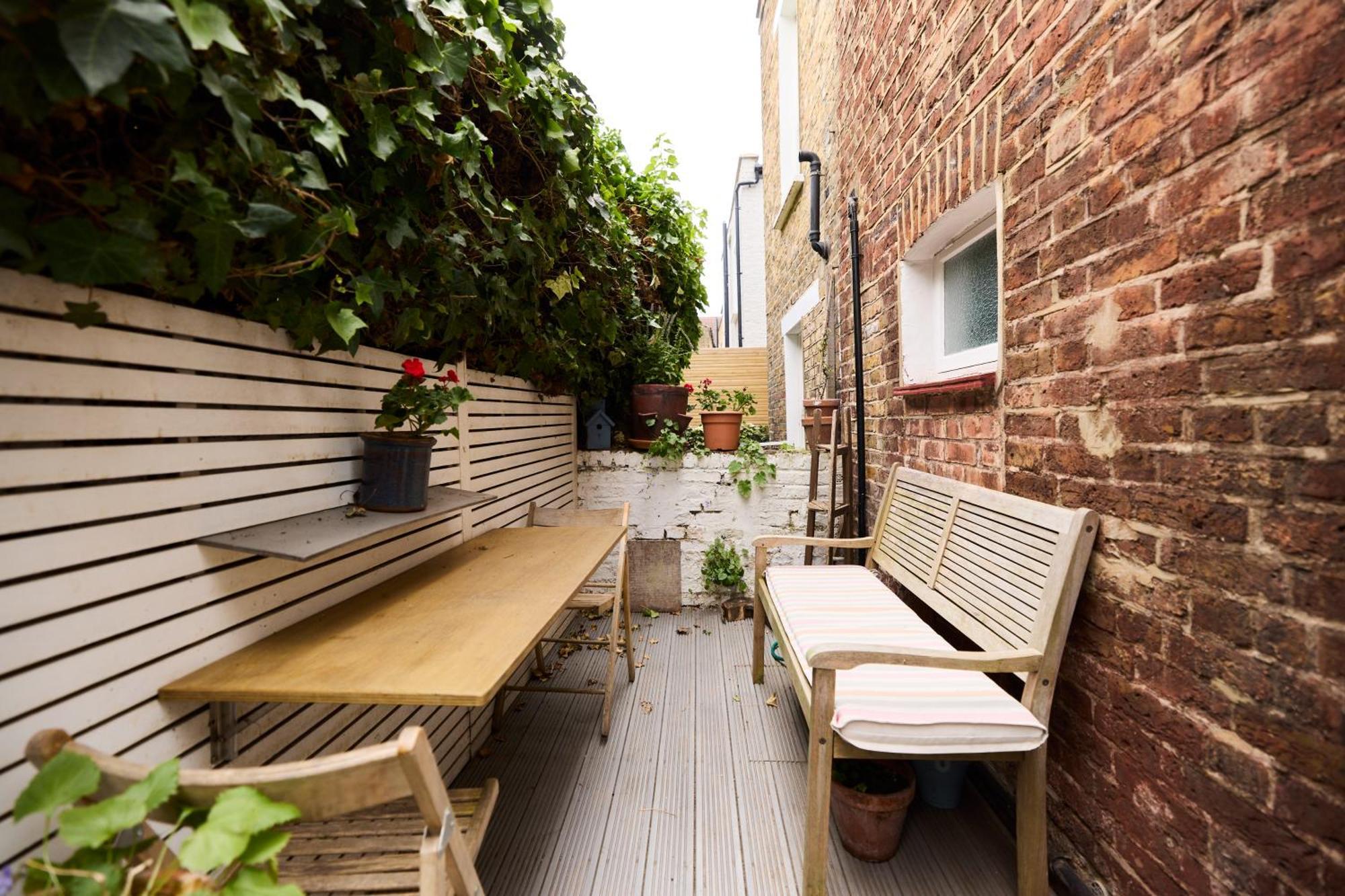The Fulham Hideout - Modish 2bdr Flat With Patio Apartment *