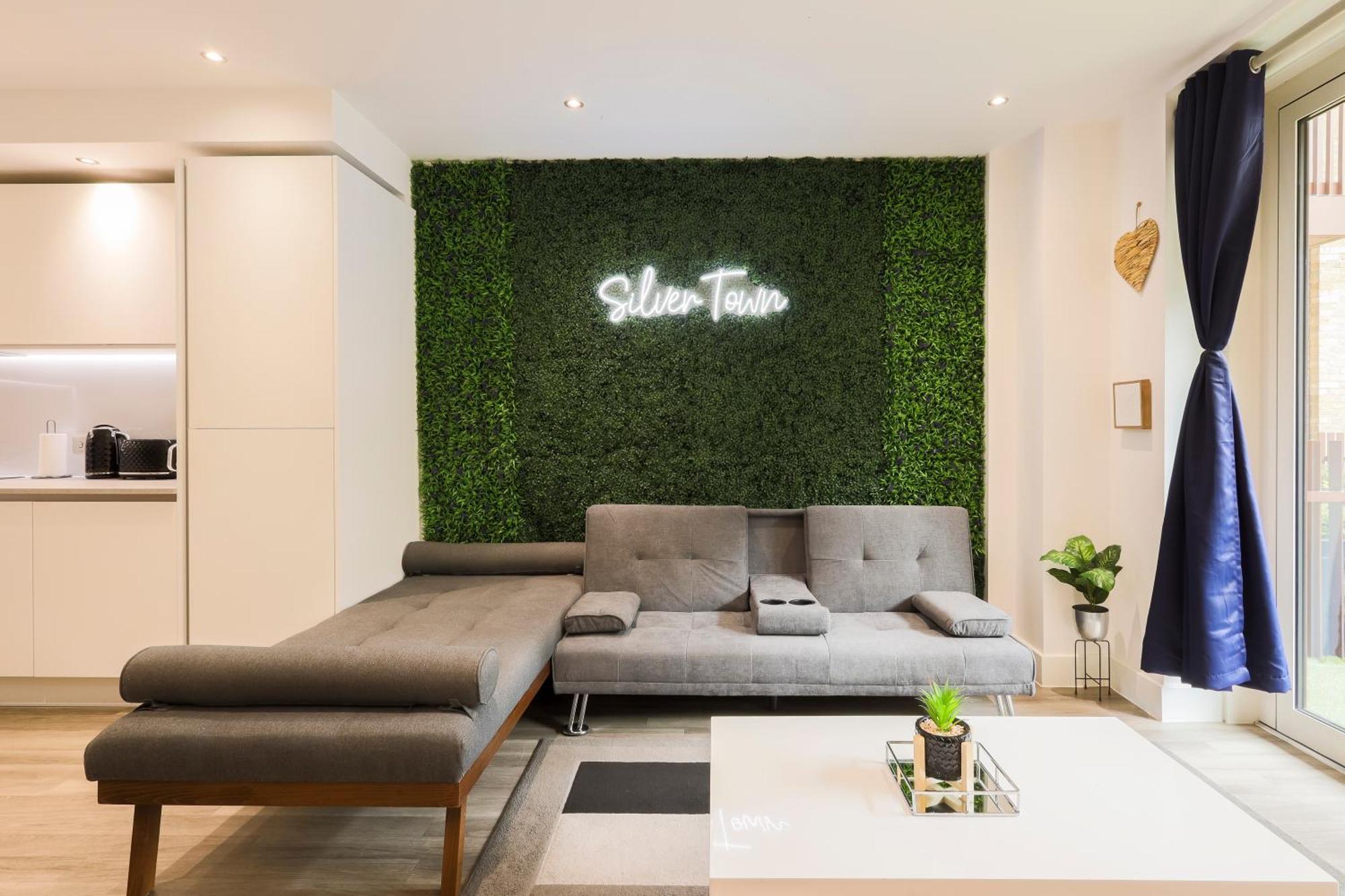 Stylish 2br By Dluxoria Short Lets & Serviced Greater With Pet Friendly, Free Wifi & Free Parking * London