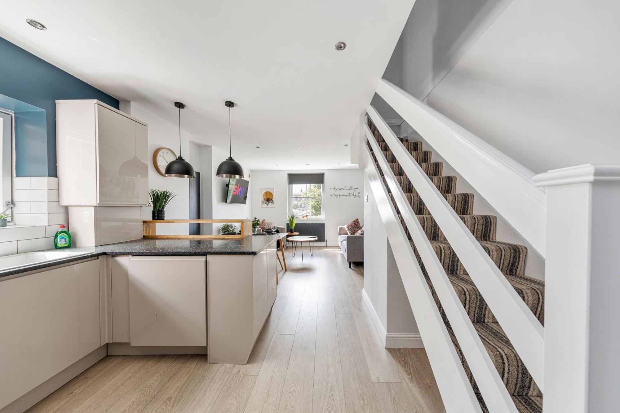 2bed1bath Modern Duplex Next To Queens Park Station Londen