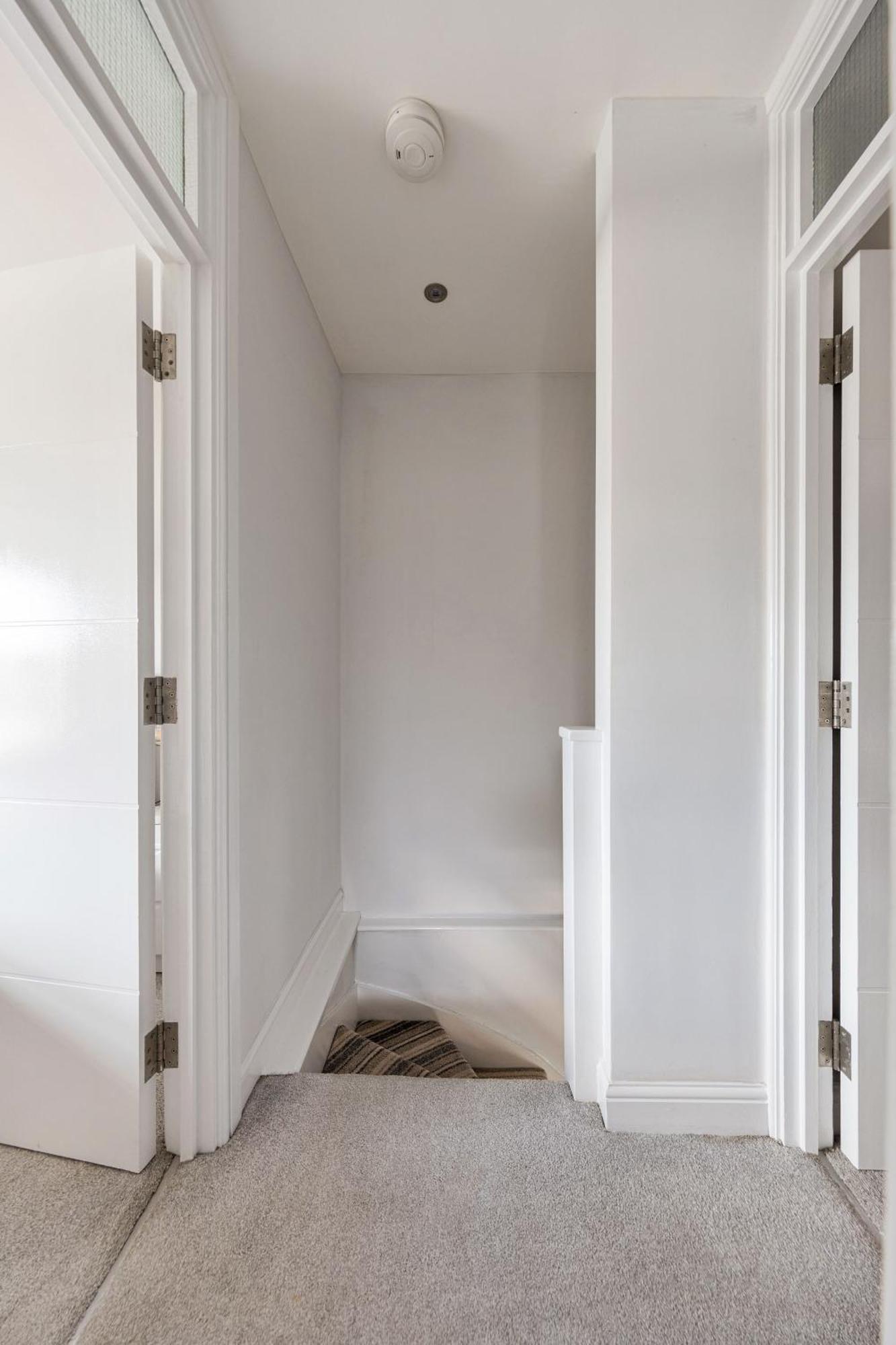 2bed1bath Modern Duplex Next To Queens Park Station Appartement *