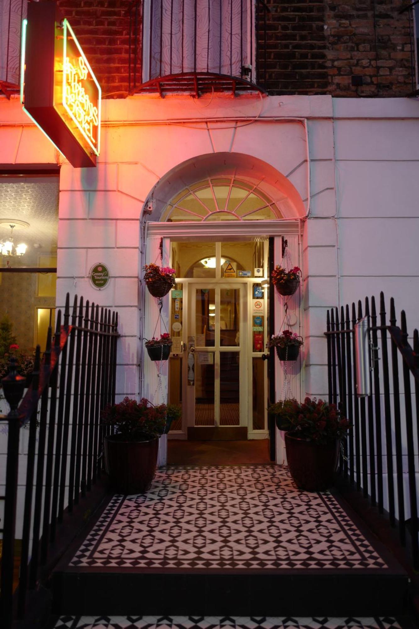 St Athans Hotel London