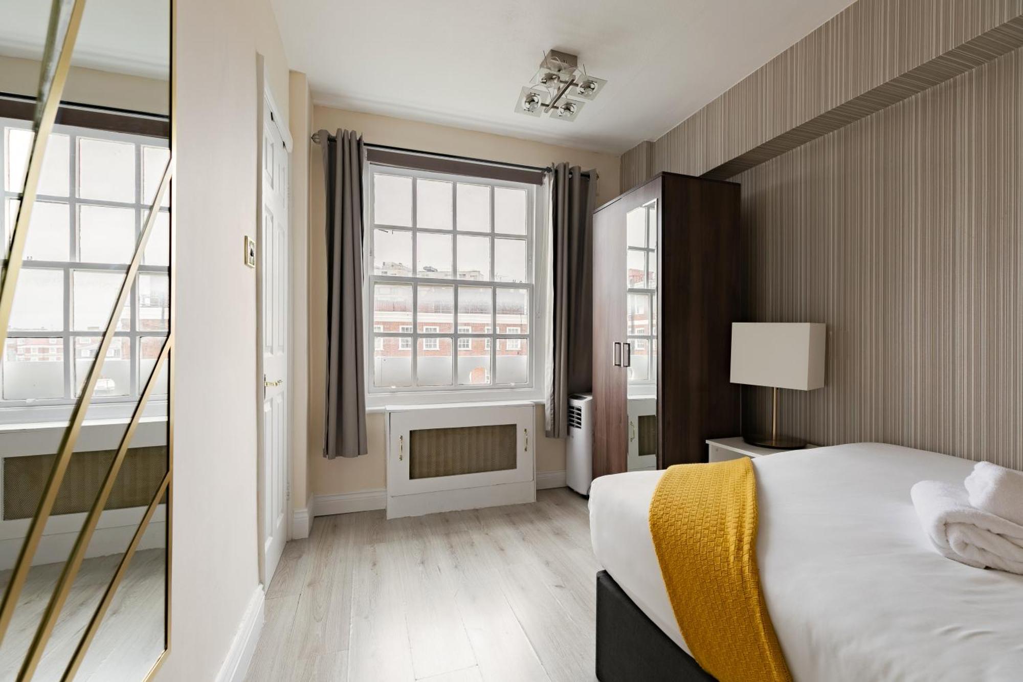 Elegant 3 Bedrooms Near Hyde Park & Oxford St Apartment London