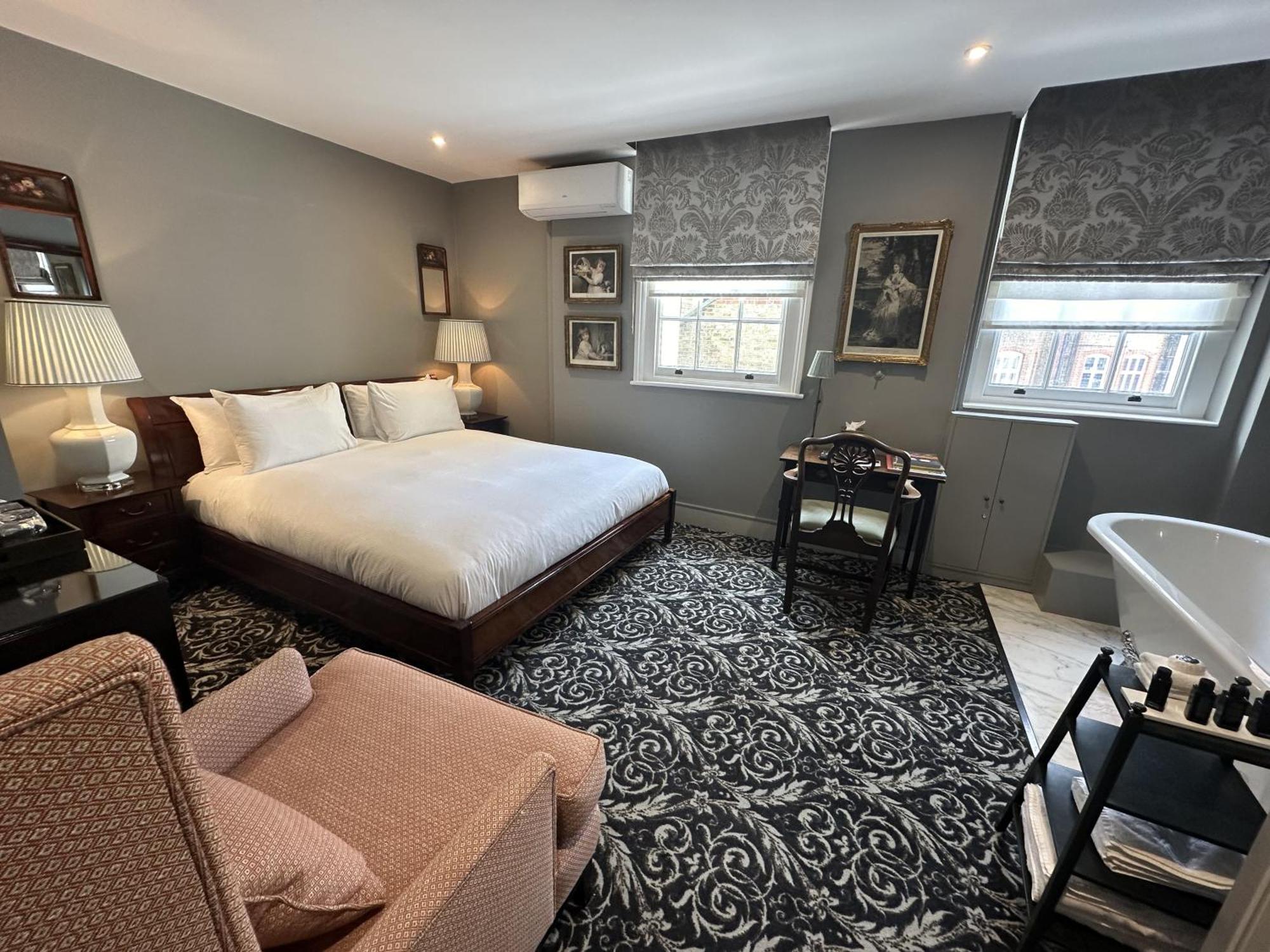 No. 30 Knightsbridge Hotel