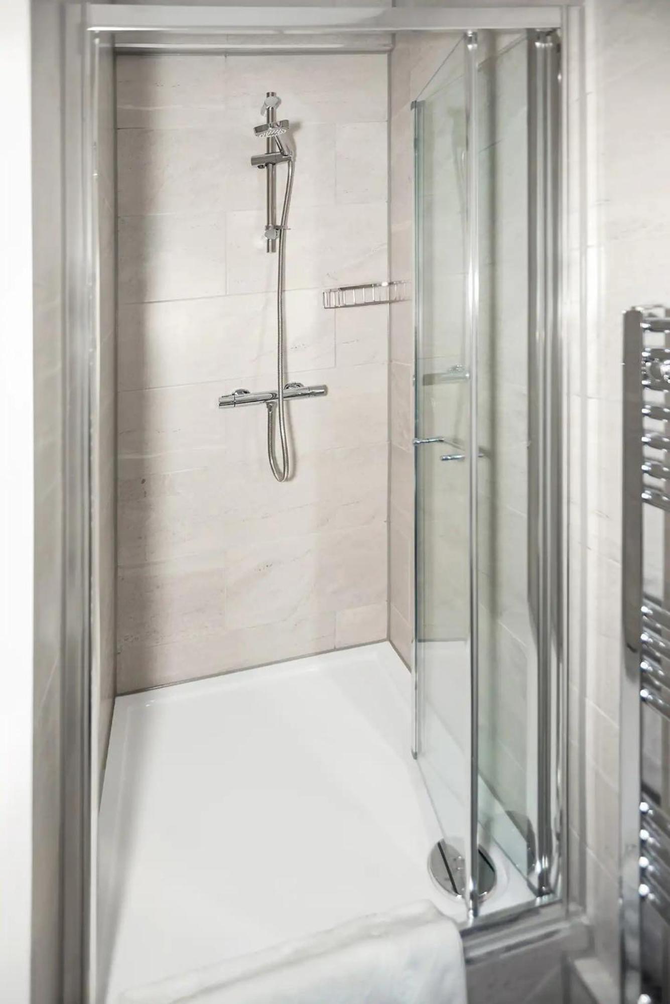 Chic Ensuite - 10% Off - 3 Min To Trains -pass The Keys Appartement *