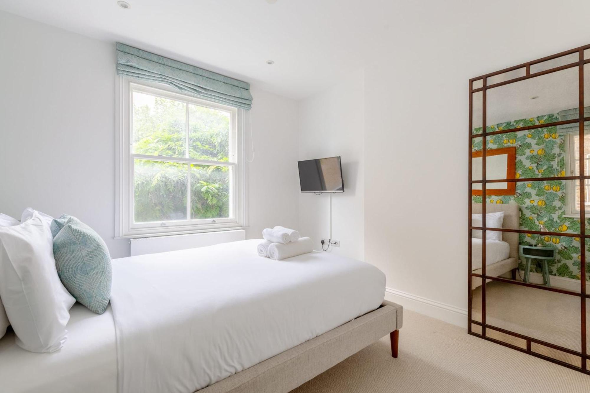 Refurbished Kensington With Balcony Near Tube Apartment *