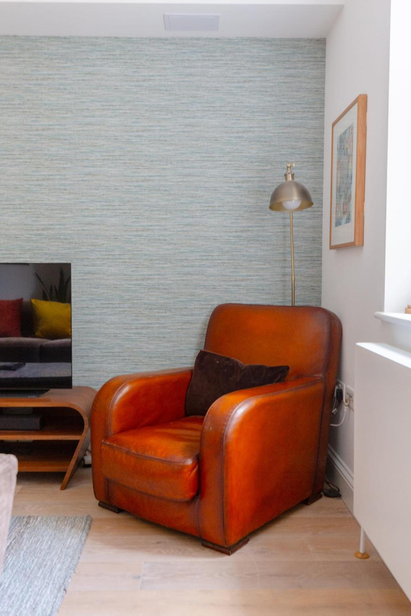 Refurbished Kensington With Balcony Near Tube Apartment London