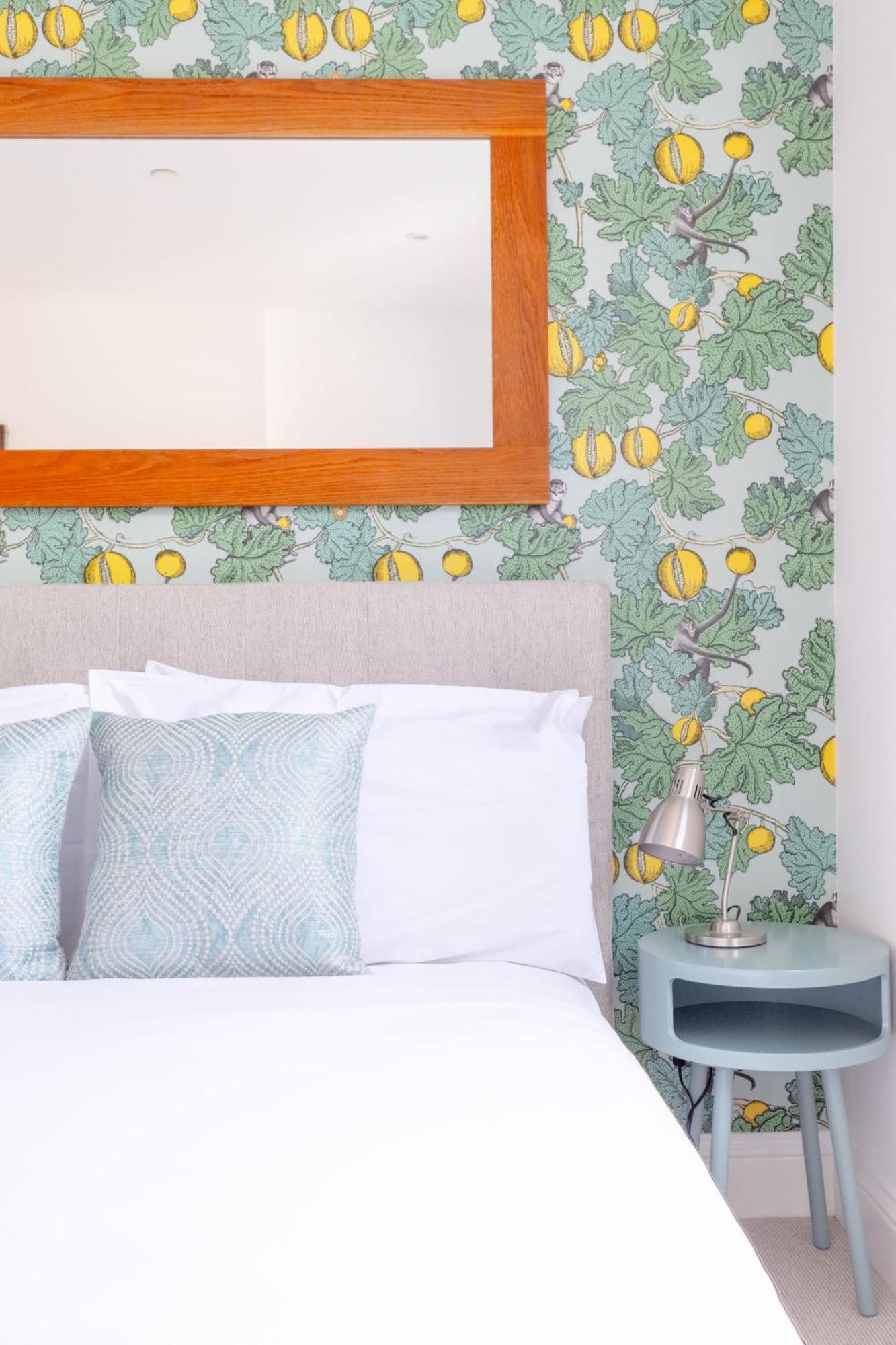Apartment Refurbished Kensington With Balcony Near Tube