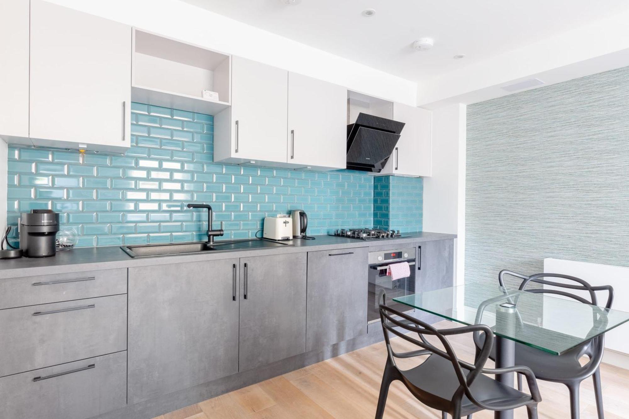 Apartment Refurbished Kensington With Balcony Near Tube *