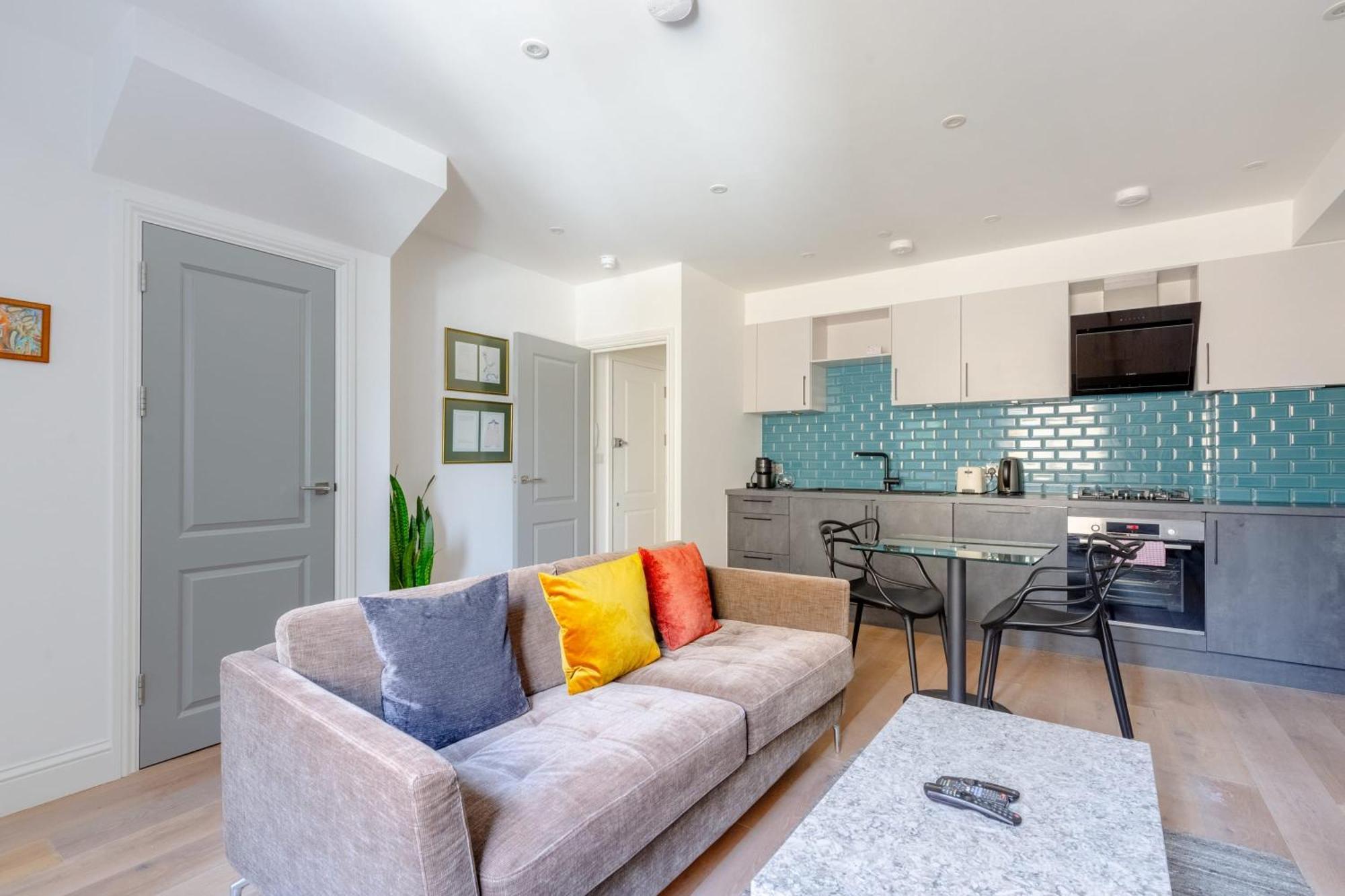 Refurbished Kensington With Balcony Near Tube