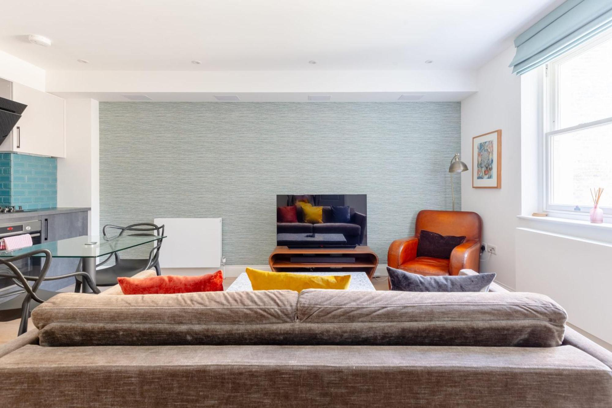 Apartment Refurbished Kensington With Balcony Near Tube *