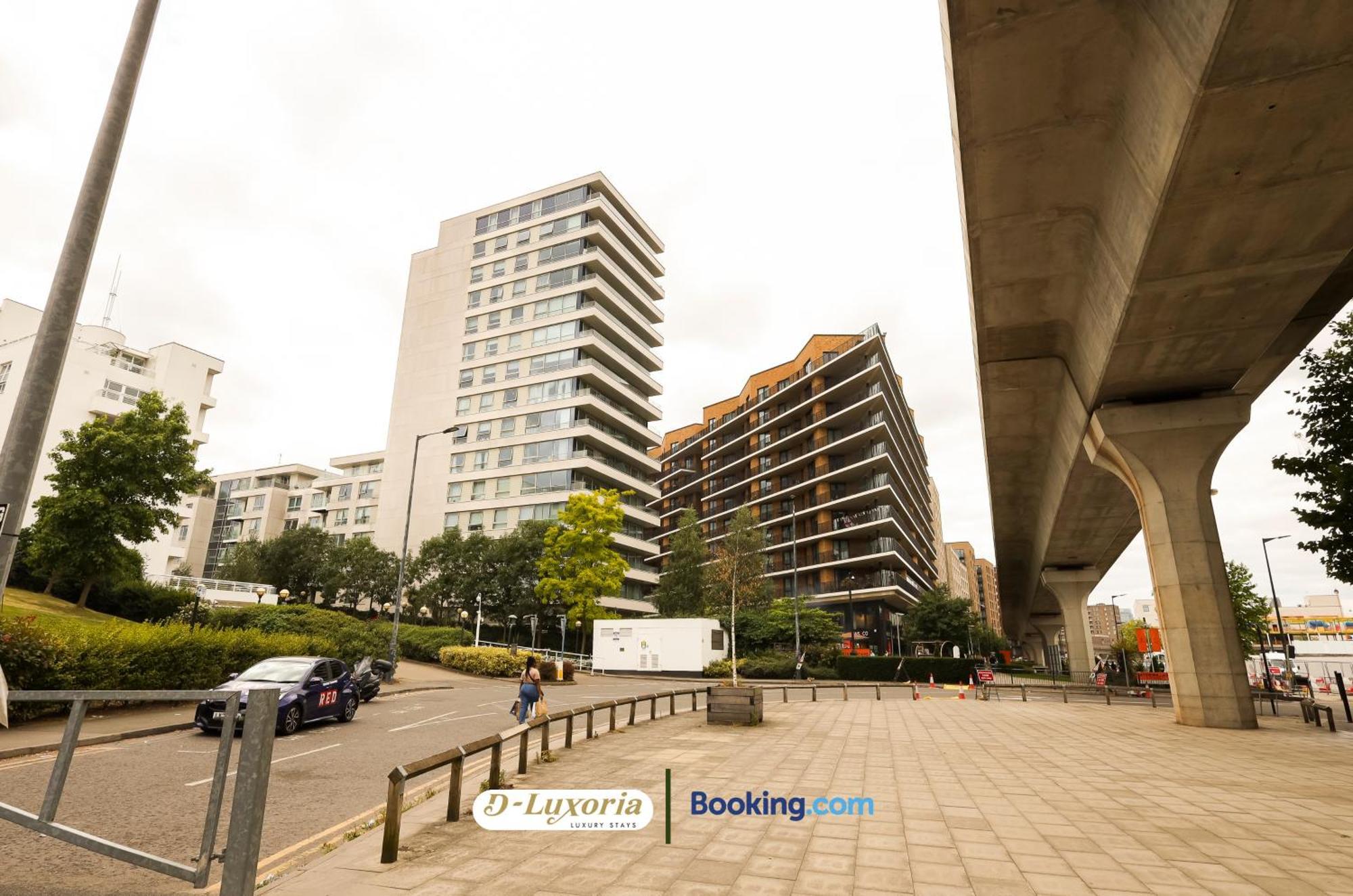 Apartment Stylish 2br By Dluxoria Short Lets & Serviced Greater With Pet Friendly, Free Wifi & Free Parking