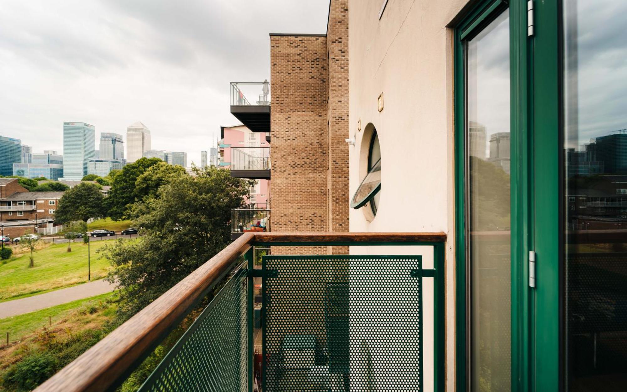 Luxury Docklands 2bed Apt- Close To Excel- Canary Wharf- Airport - 02 Arena- Free Parking- Ps 4