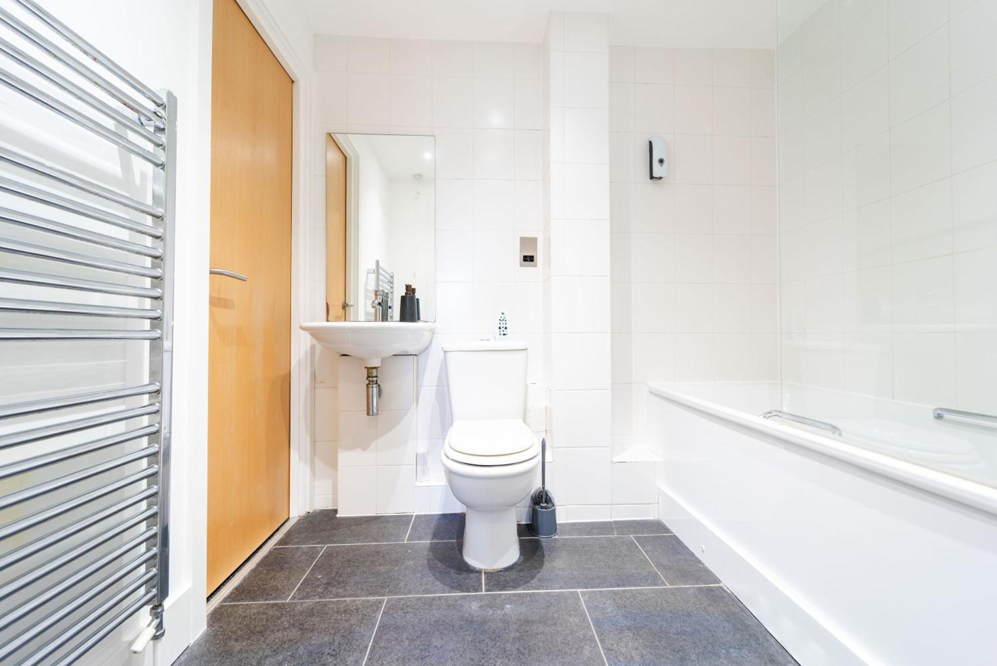 Luxury Docklands 2bed Apt- Close To Excel- Canary Wharf- Airport - 02 Arena- Free Parking- Ps 4