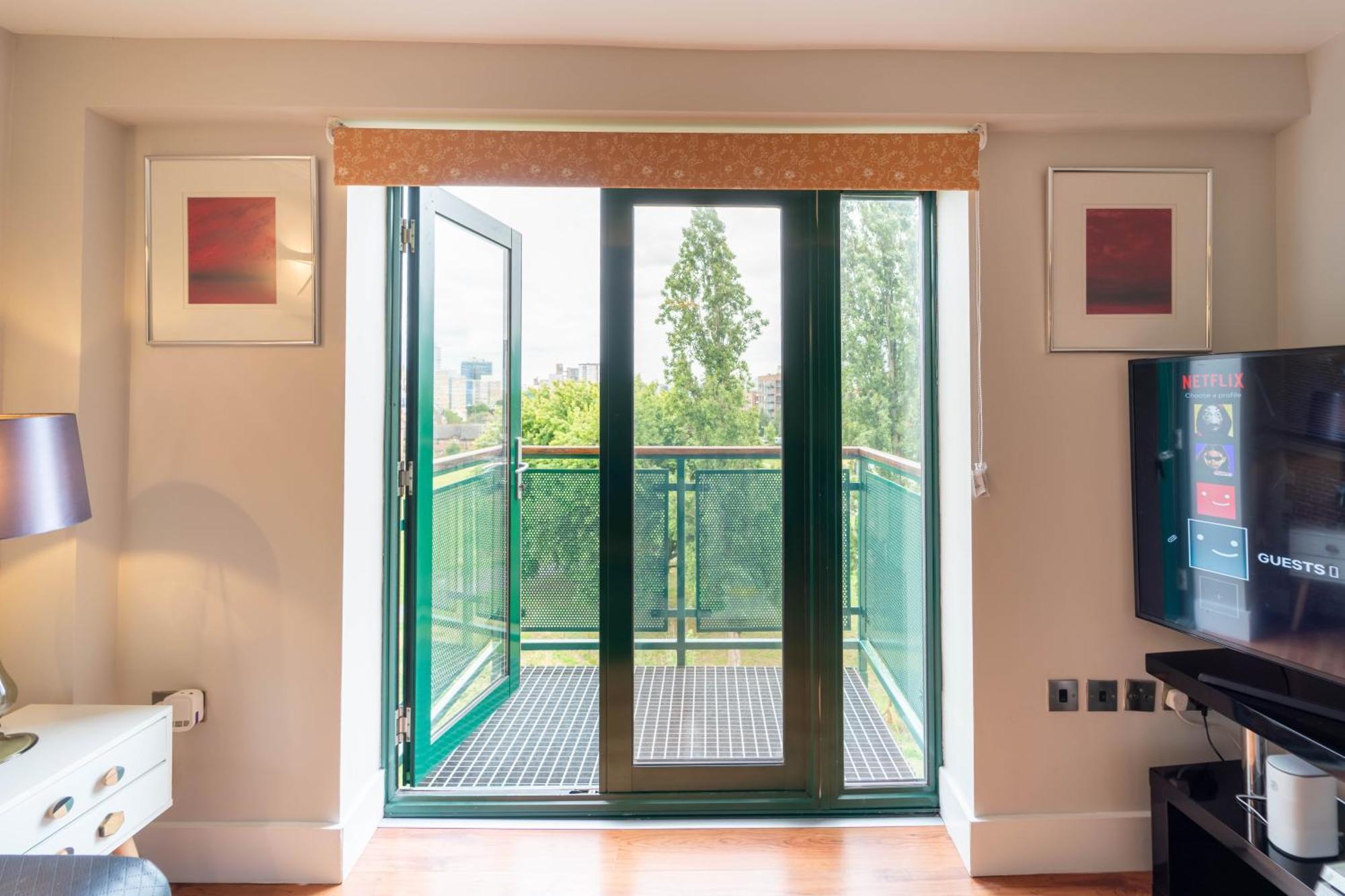 Luxury Docklands 2bed Apt- Close To Excel- Canary Wharf- Airport - 02 Arena- Free Parking- Ps 4 Apartamento Londres