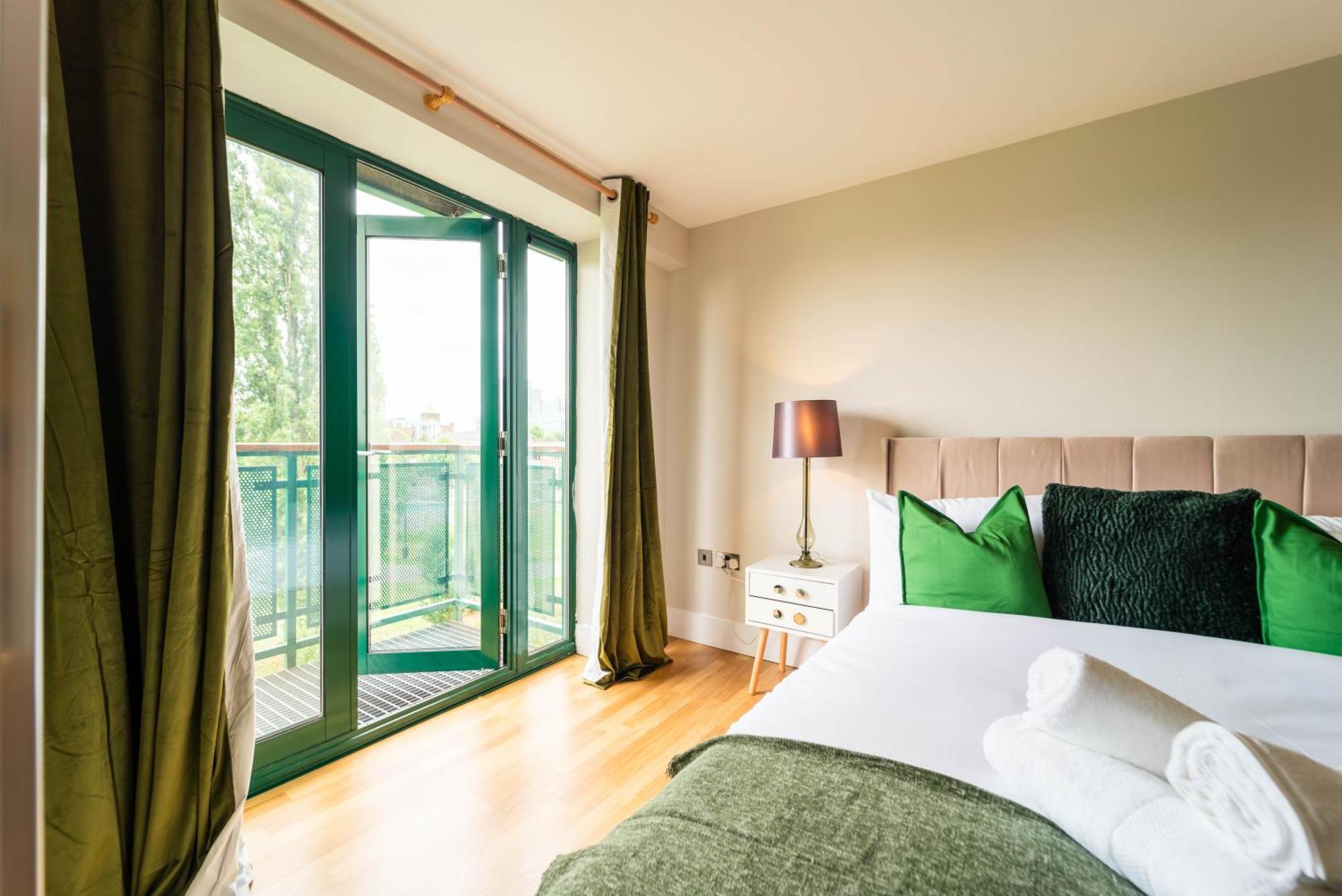 Luxury Docklands 2bed Apt- Close To Excel- Canary Wharf- Airport - 02 Arena- Free Parking- Ps 4 * Londres