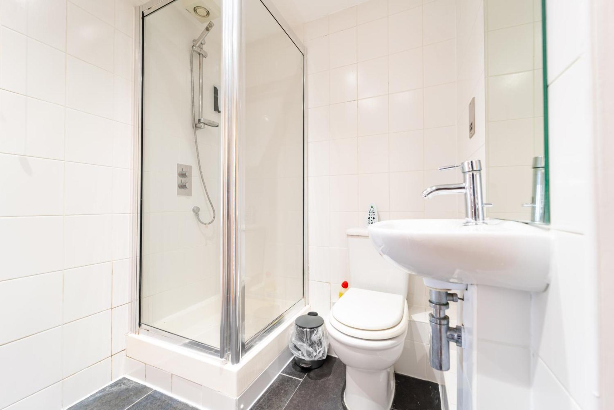 Luxury Docklands 2bed Apt- Close To Excel- Canary Wharf- Airport - 02 Arena- Free Parking- Ps 4