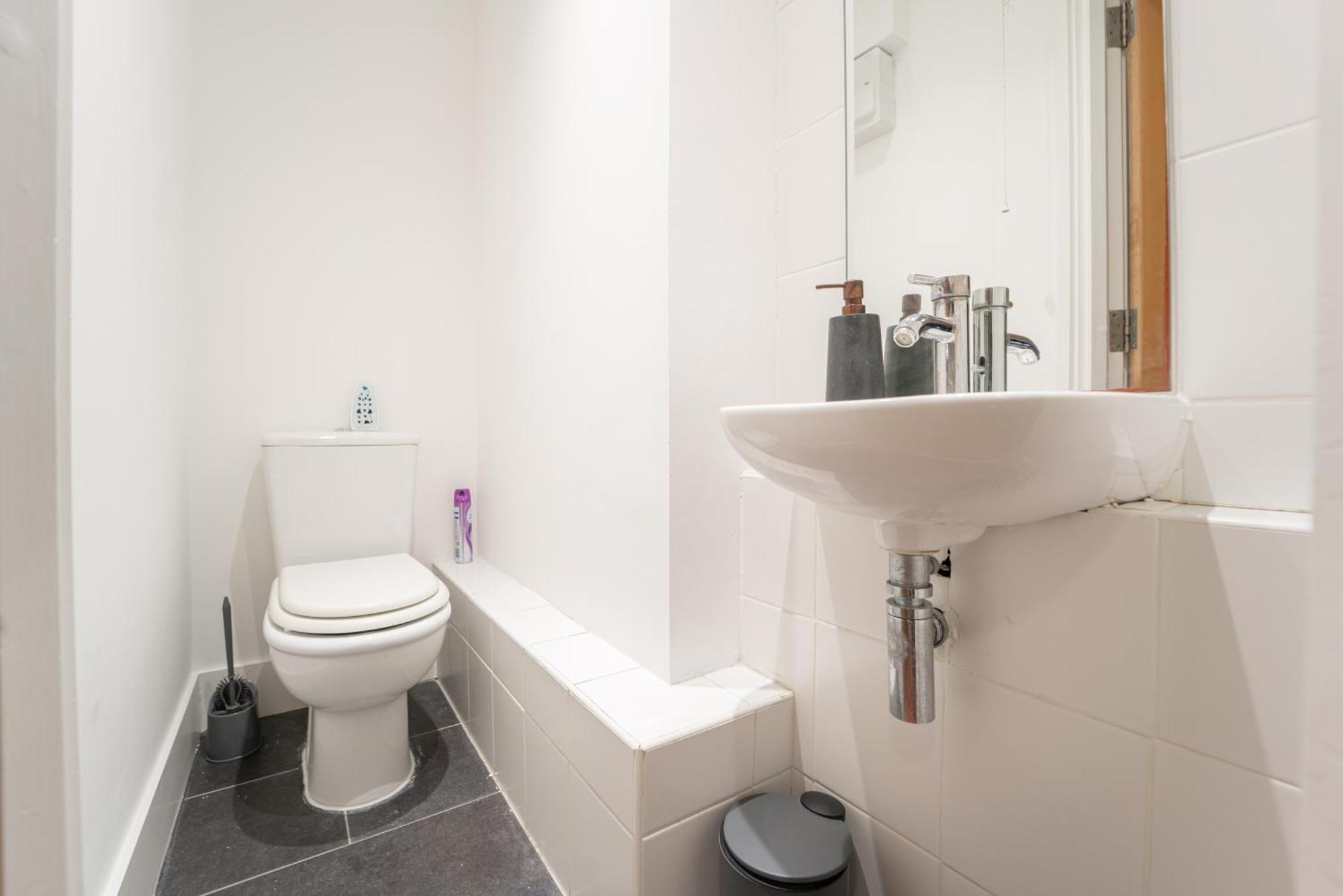 Luxury Docklands 2bed Apt- Close To Excel- Canary Wharf- Airport - 02 Arena- Free Parking- Ps 4 *