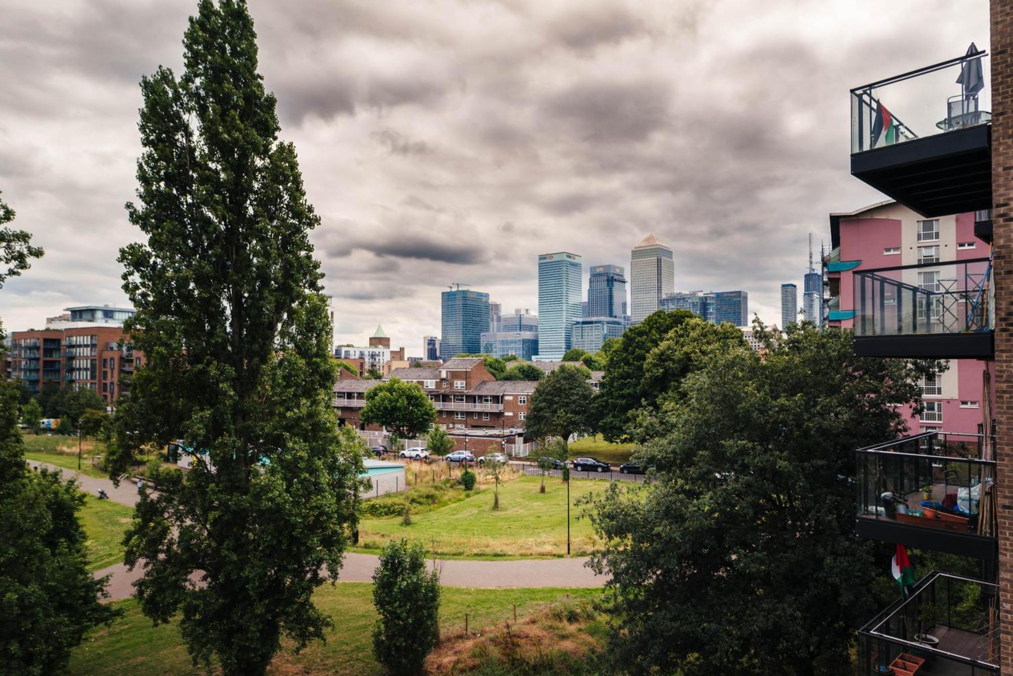 Luxury Docklands 2bed Apt- Close To Excel- Canary Wharf- Airport - 02 Arena- Free Parking- Ps 4