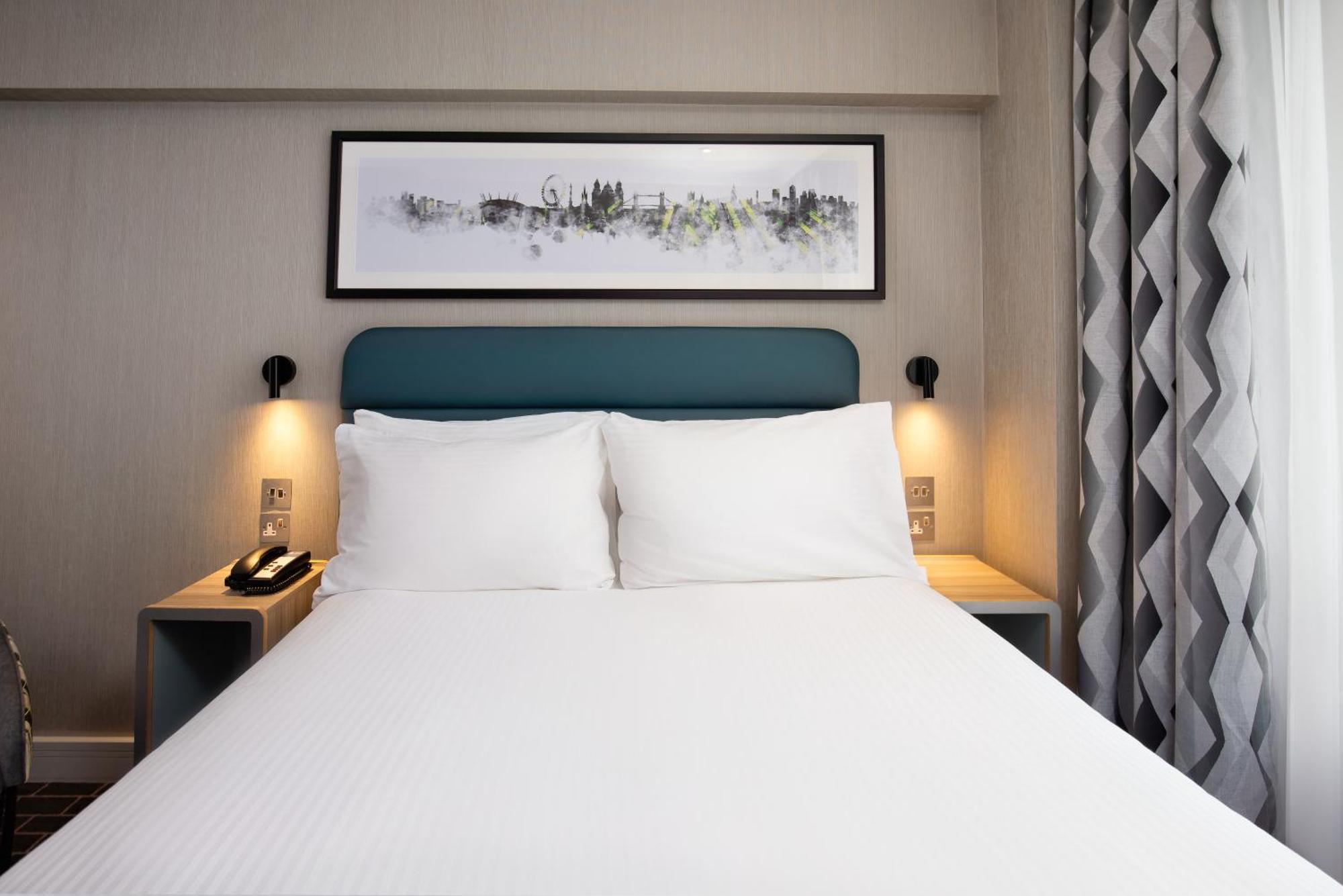 Sleeper At Royal National Hotel 4*