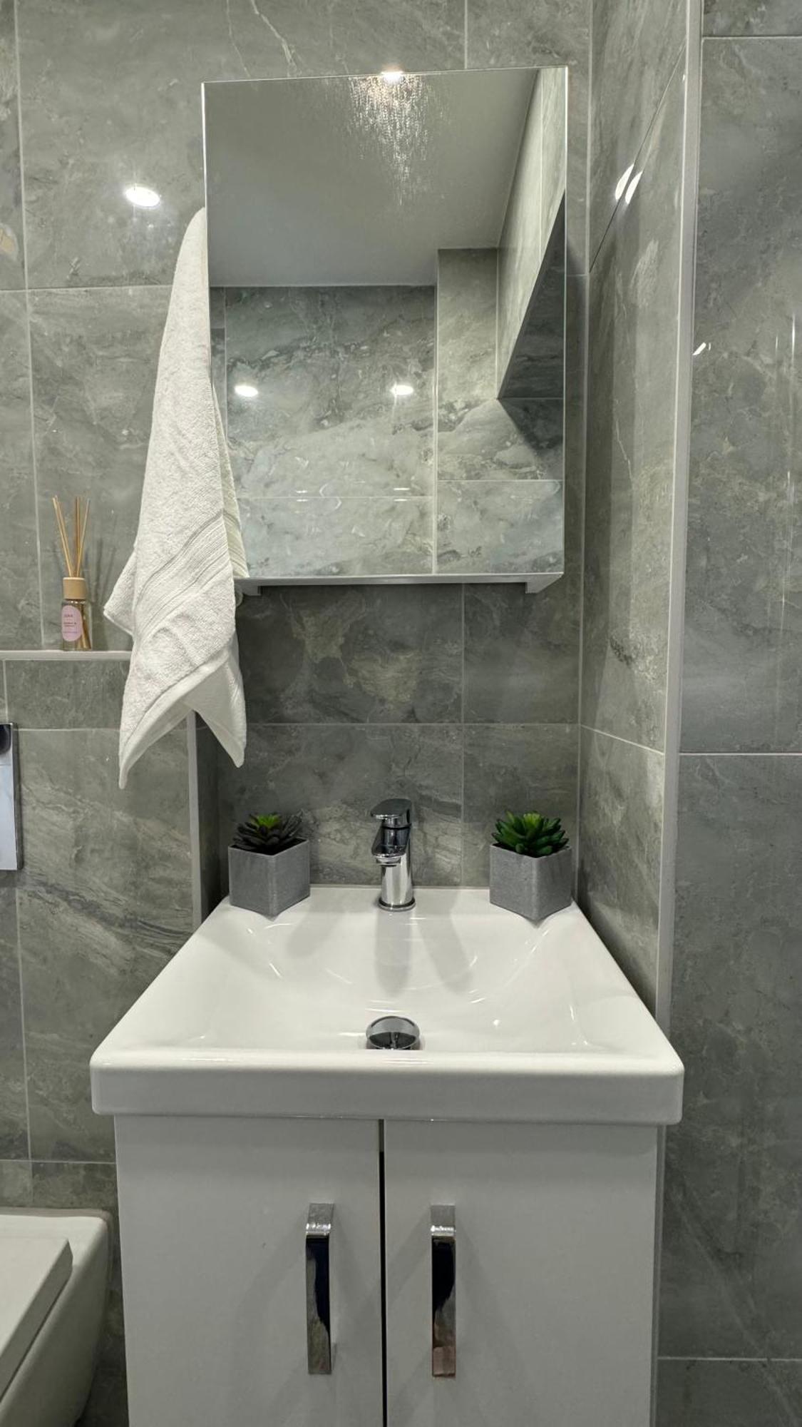 Spacious Double In Greater * London