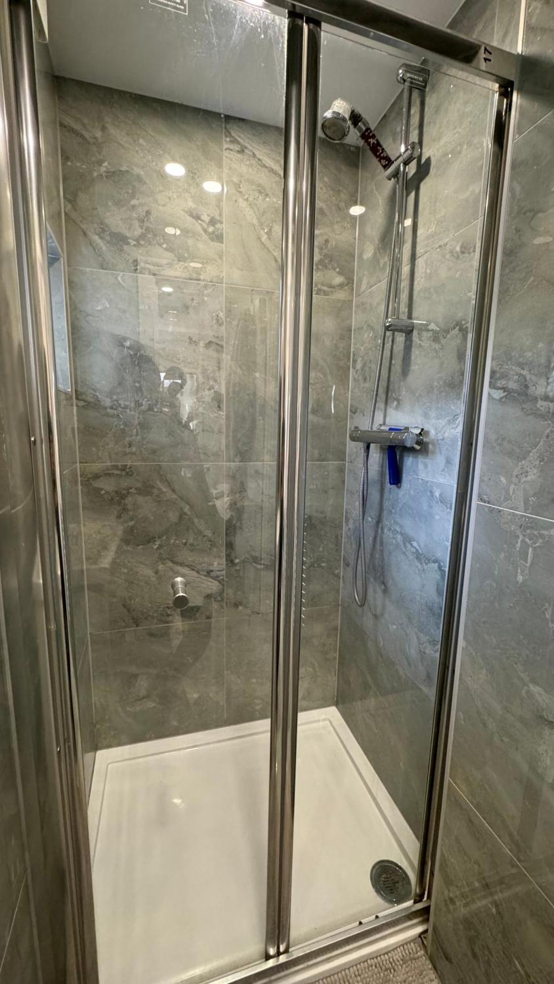 Spacious Double In Greater