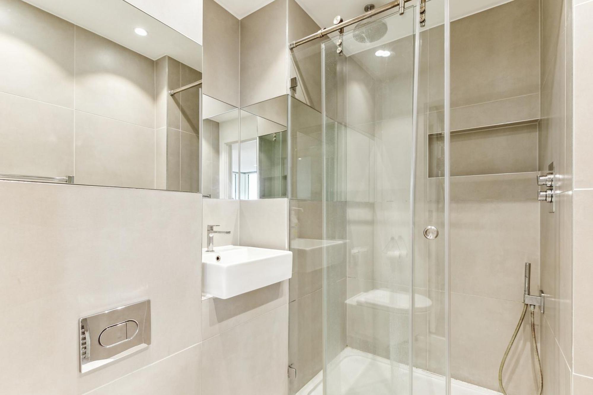 Chic 2-bedroom With Stunning Views In Appartement *