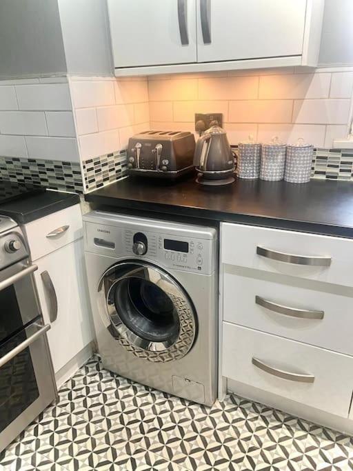 Beautiful 1 Bedroom House With Garden Apartamento Londres