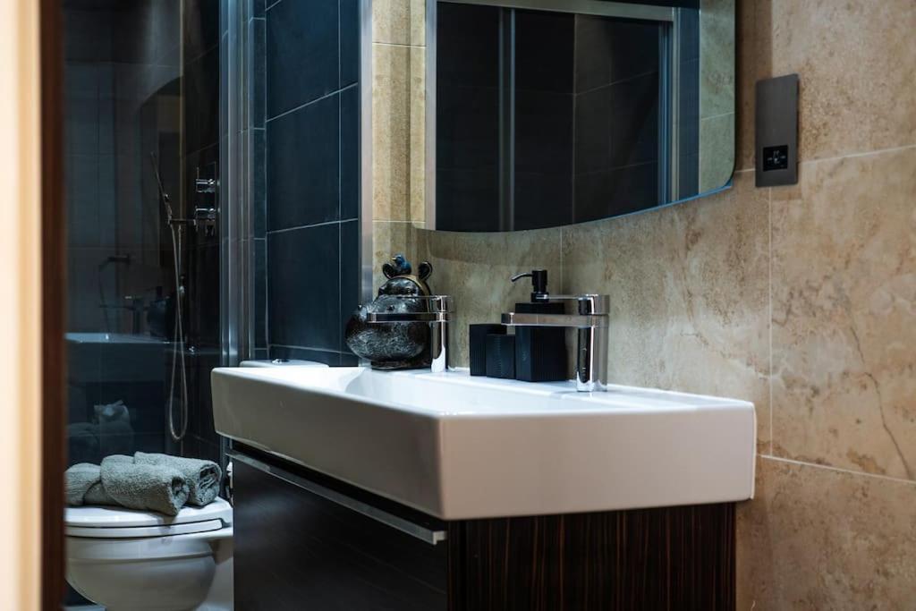 Apartment Stunning 3 Bed 2 Bath Penthouse In