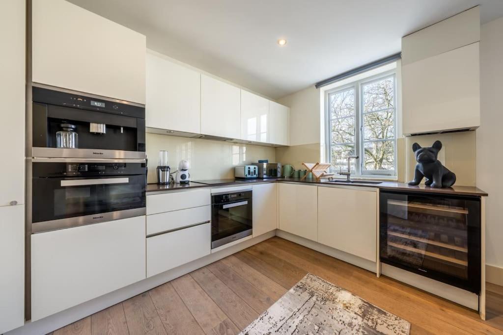 Stunning 3 Bed 2 Bath Penthouse In Apartment