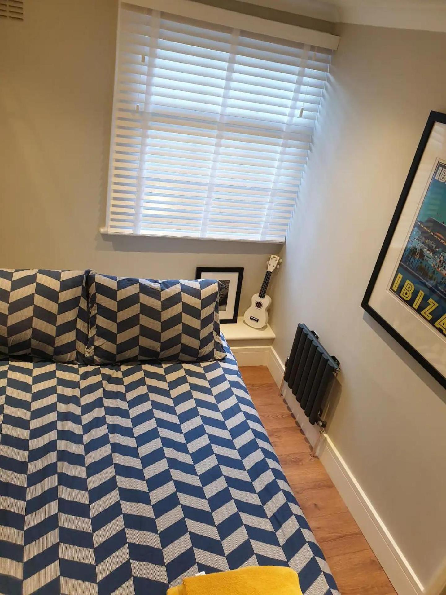 Charming 2 Bed Kennington Oval Apartment London