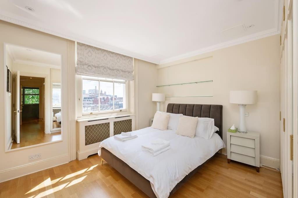 Beautiful 2-bed With Private Elevator - Next To Winter Wonderland Hyde Park & Harrods Londen