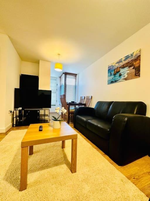 Apartment Stylish 2mins From Major Station