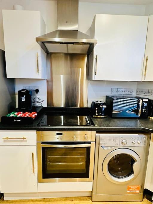 Apartment Stylish 2mins From Major Station London