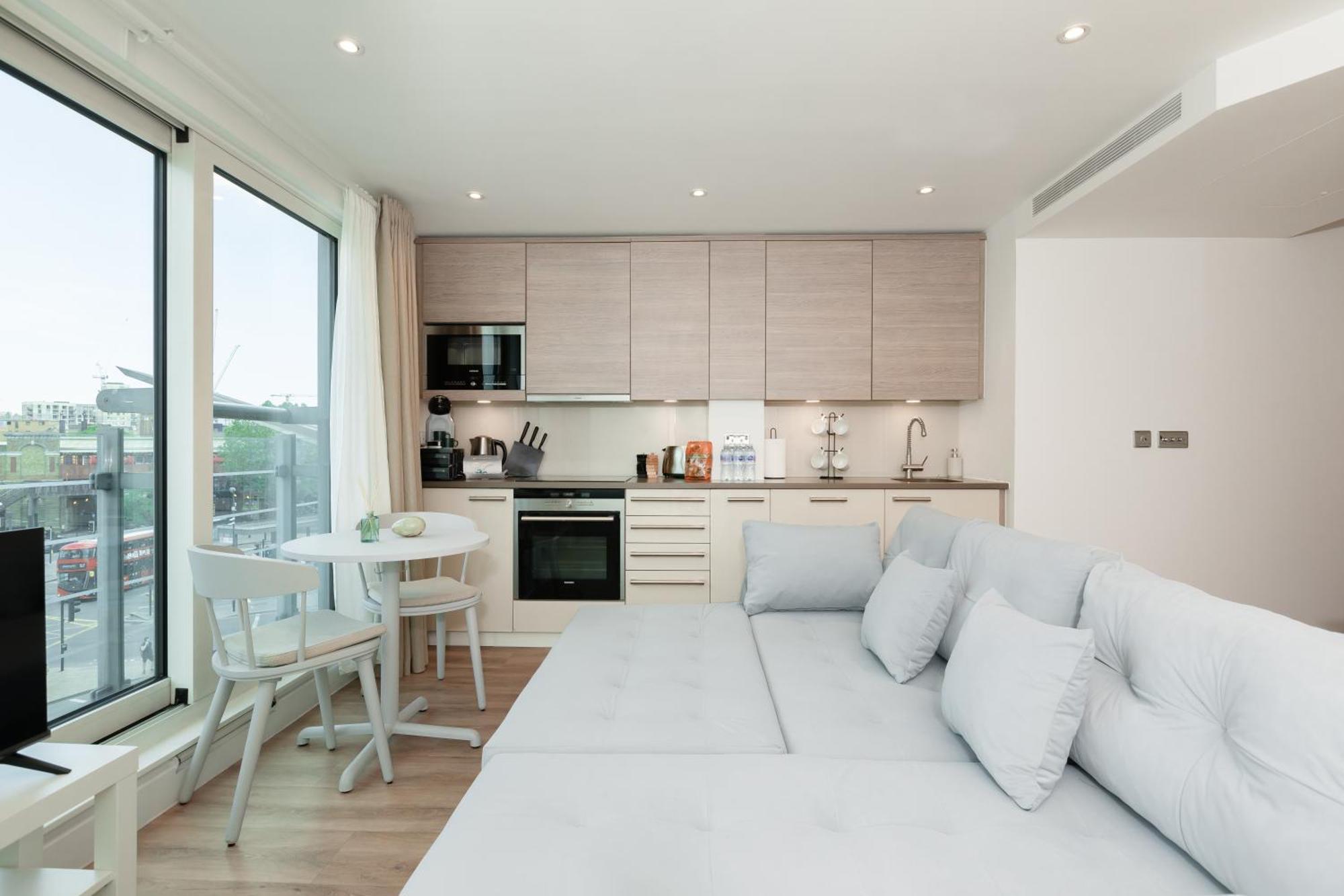 Apartment 83 Anchor House *