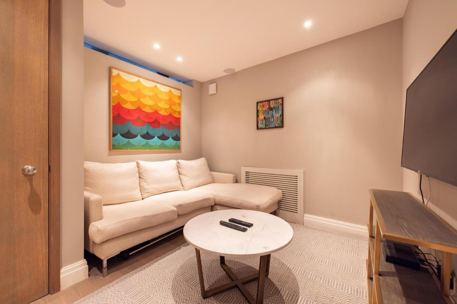 Sunny In Chelsea - Luxurious 3 Bedroom Chelsea Holiday home