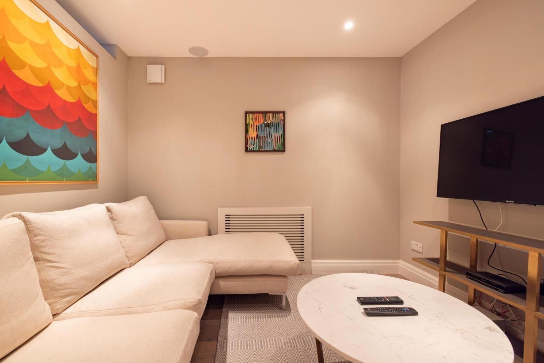 Sunny In Chelsea - Luxurious 3 Bedroom Chelsea Holiday home *