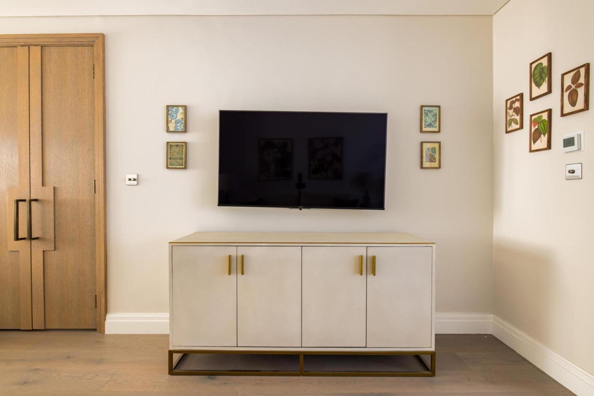 Sunny In Chelsea - Luxurious 3 Bedroom Chelsea Holiday home London