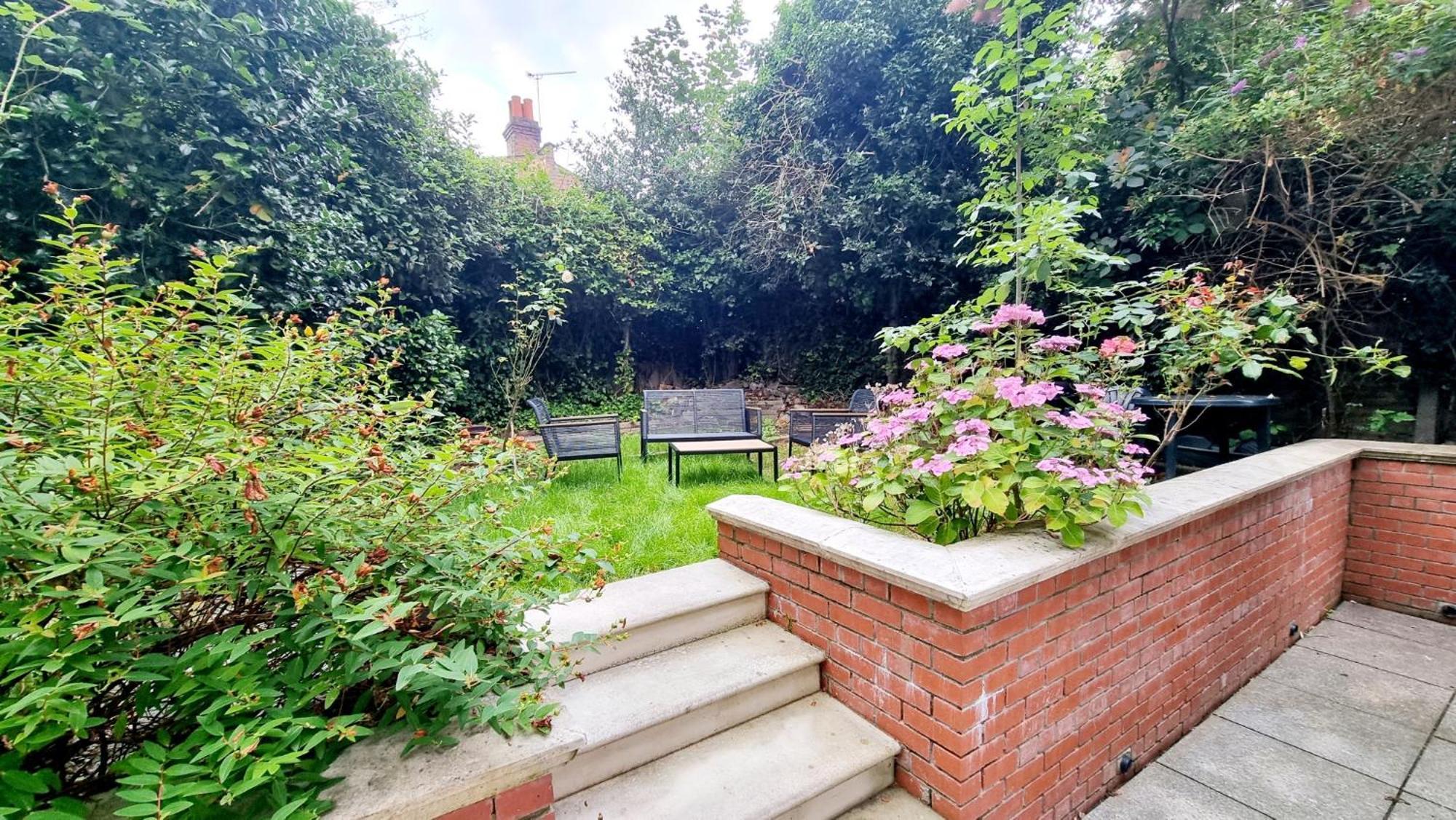 Apartment Charming Victorian With Aircon In *