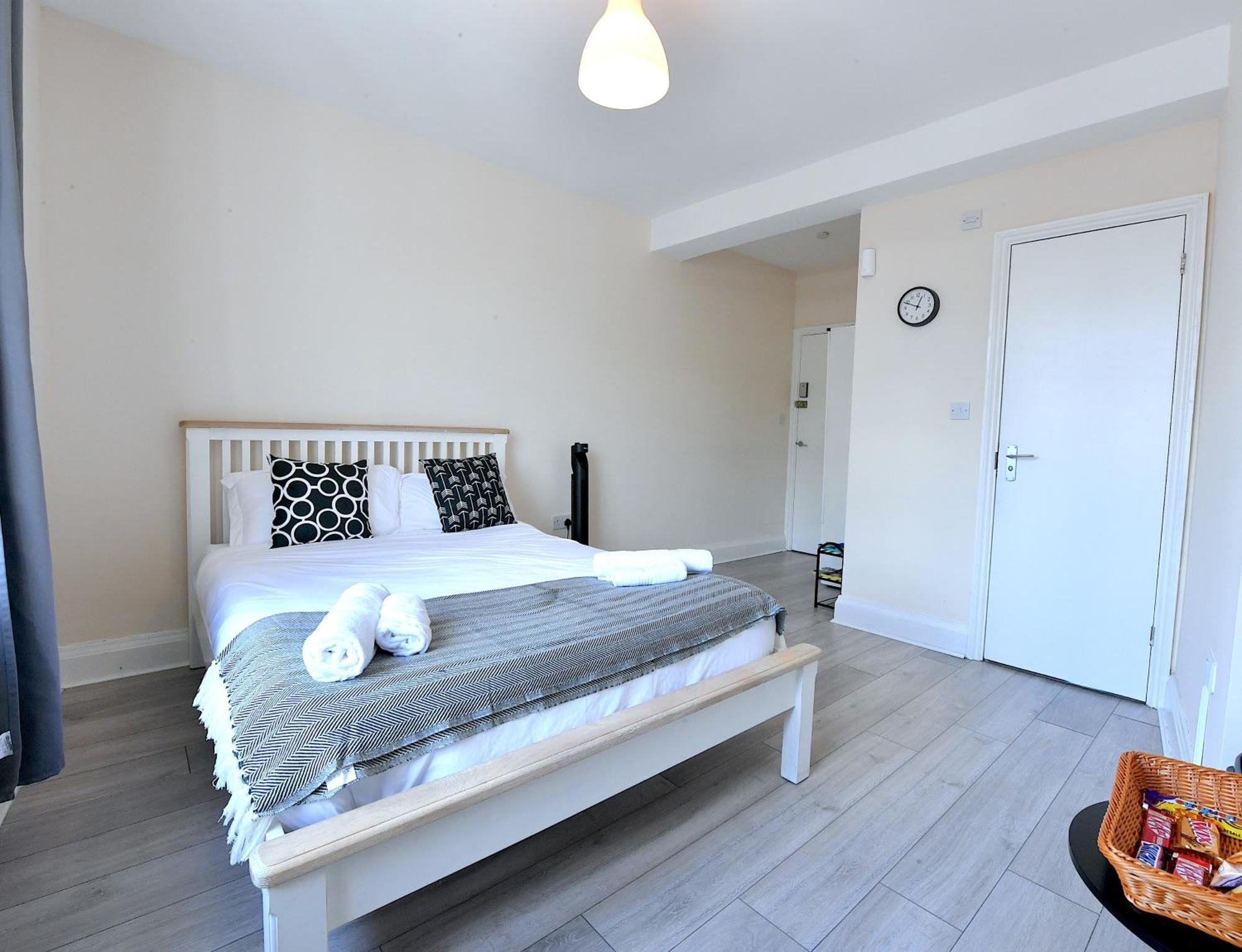 Flats Near Seven Sisters Apartment *