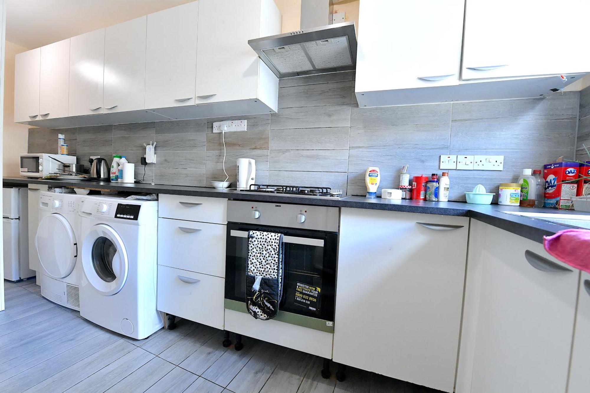 Flats Near Seven Sisters Apartment