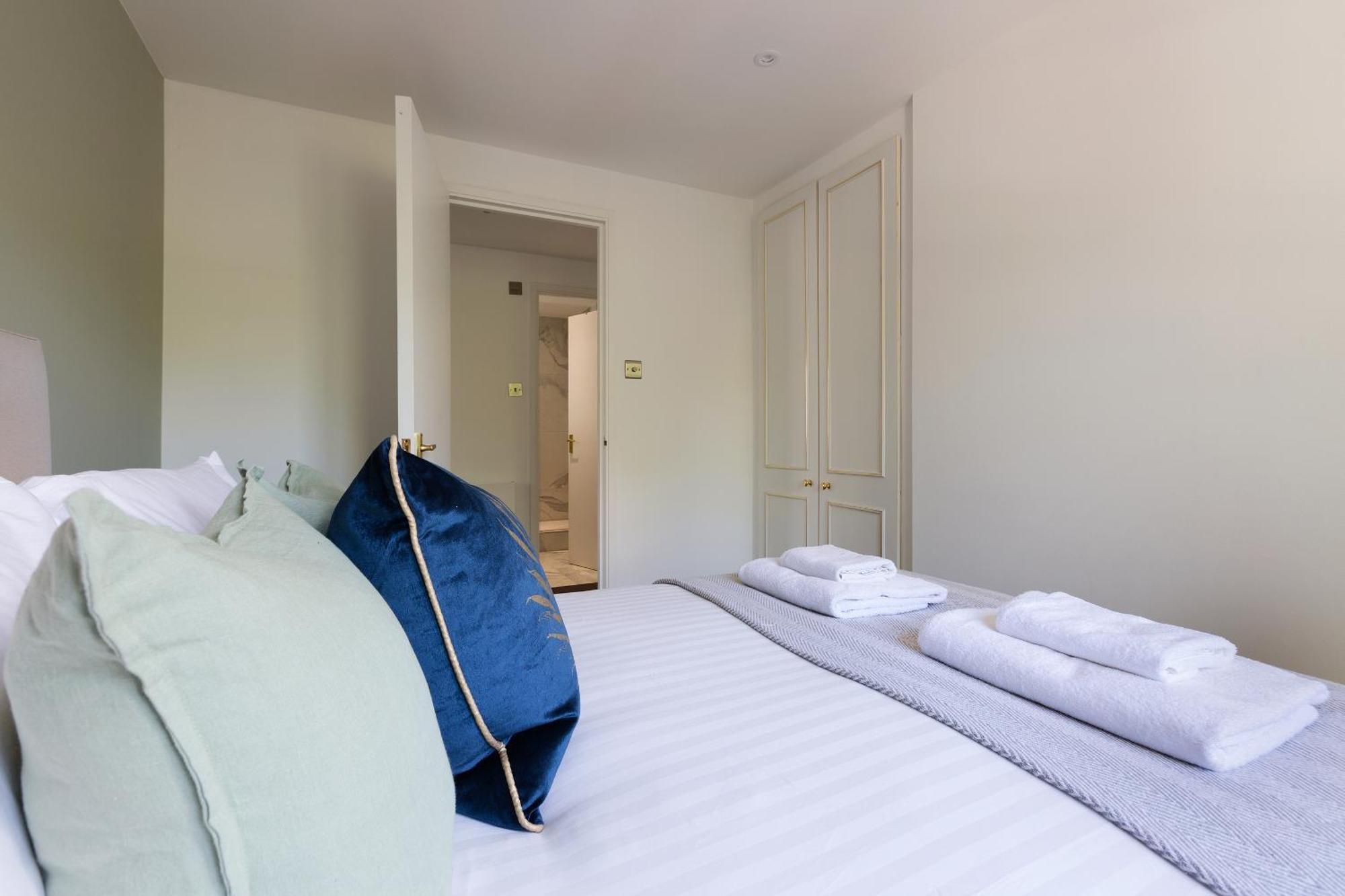 Chelsea Harbour Luxury Apartment *